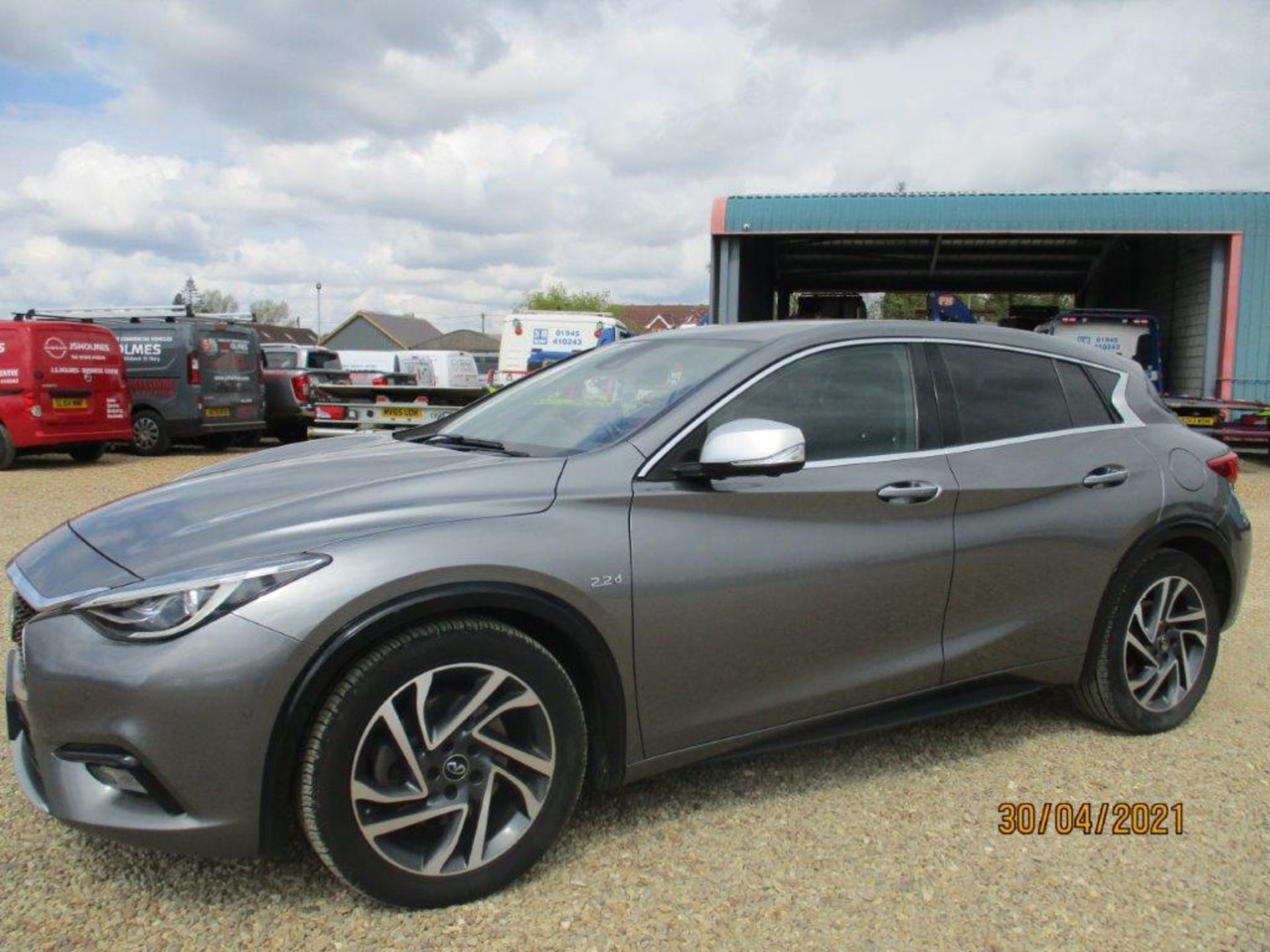 16 16 Infiniti Q30 Premium D S/A