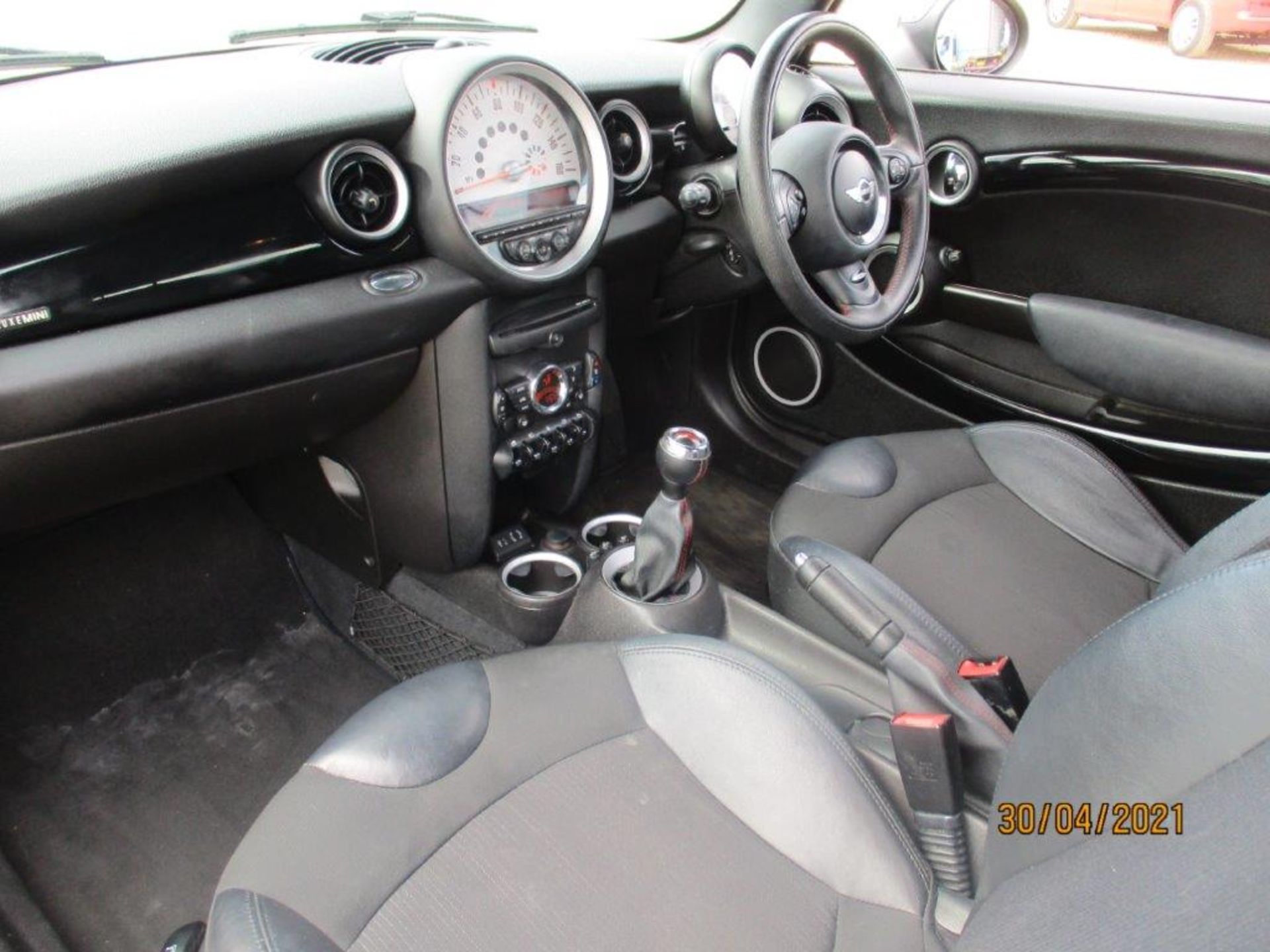 13 63 Mini Cooper D (Spt Chilli Pk) - Image 28 of 29