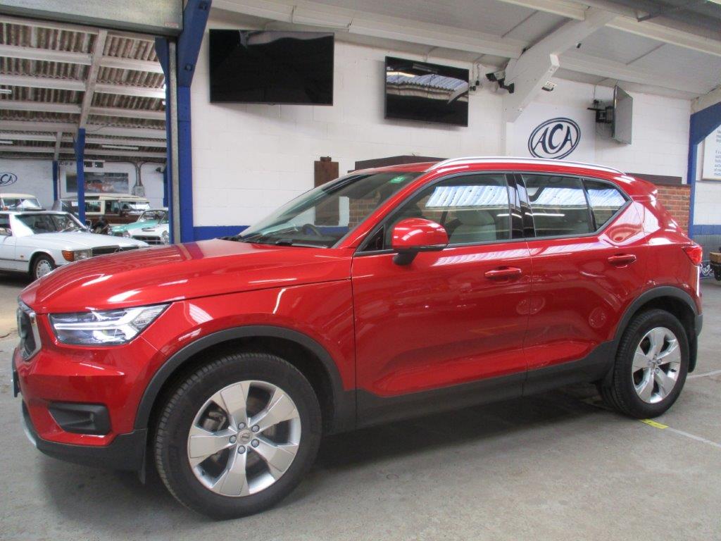 19 19 Volvo XC40 Momntum D3 AWD Aut