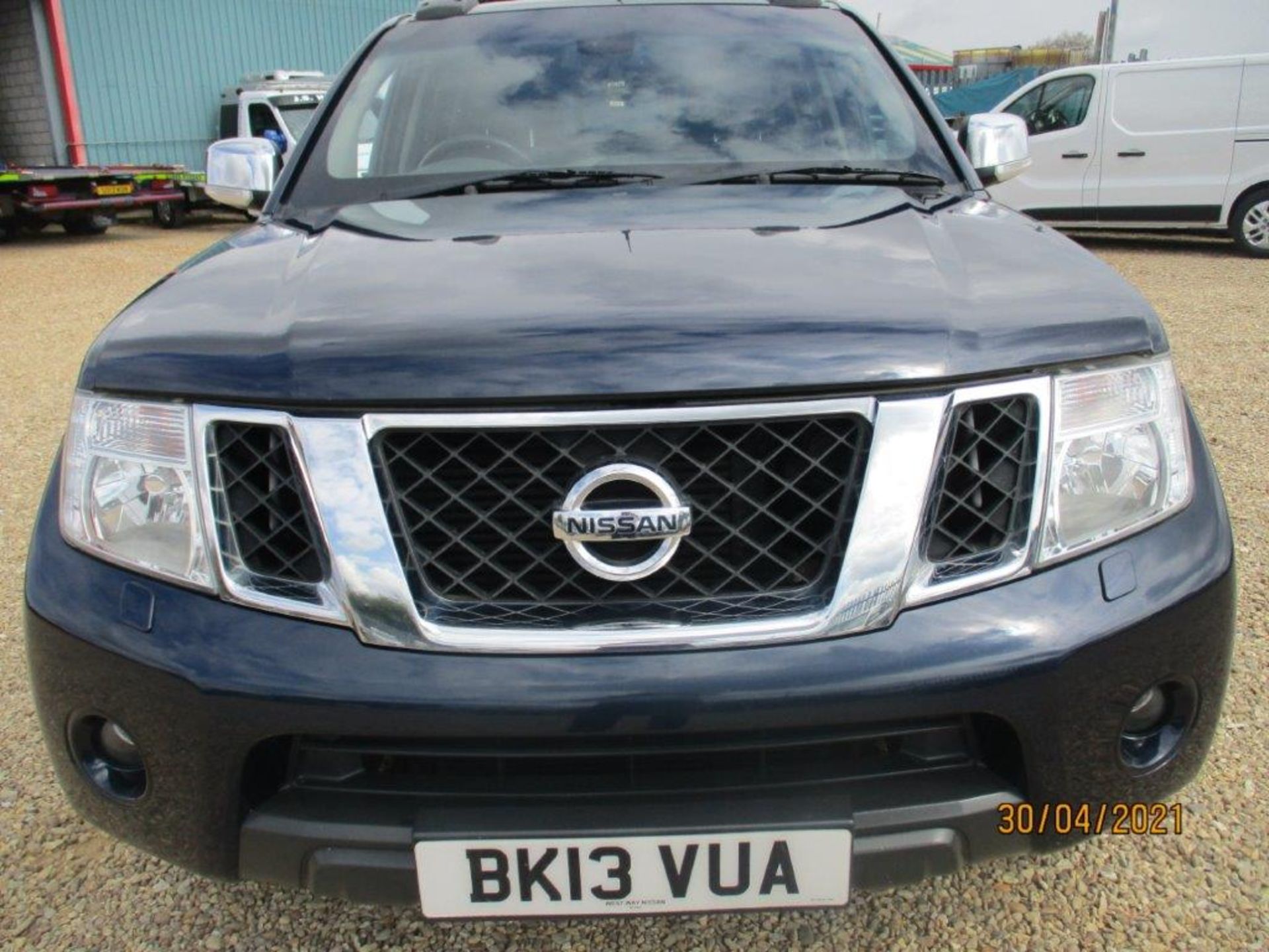 13 13 Nissan Navara TEKNA DCI AUTO - Image 3 of 32