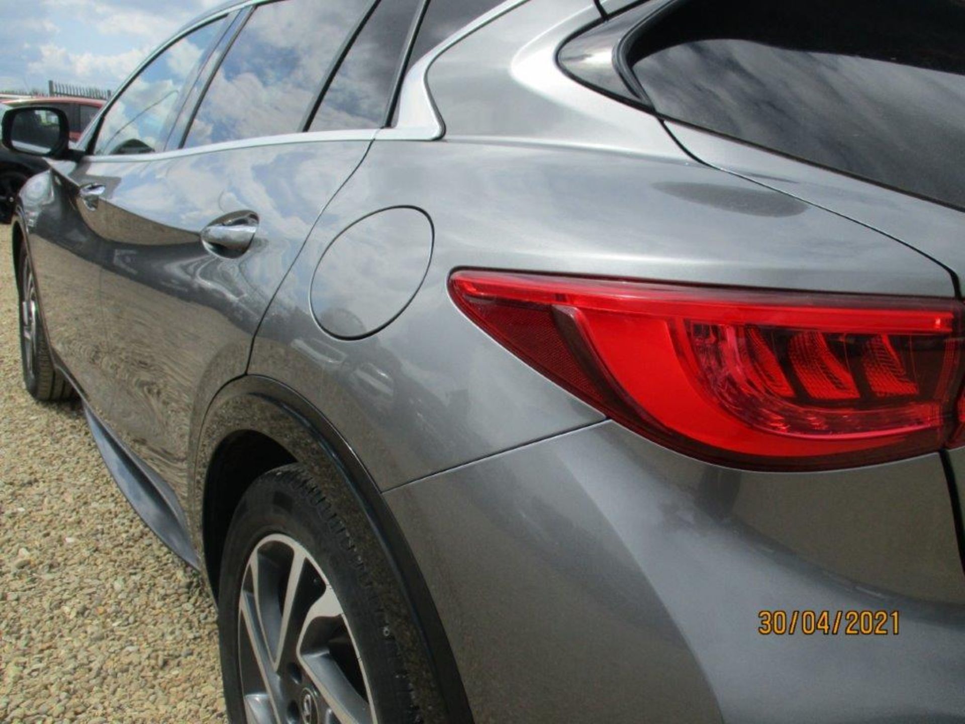 16 16 Infiniti Q30 Premium D S/A - Image 3 of 30