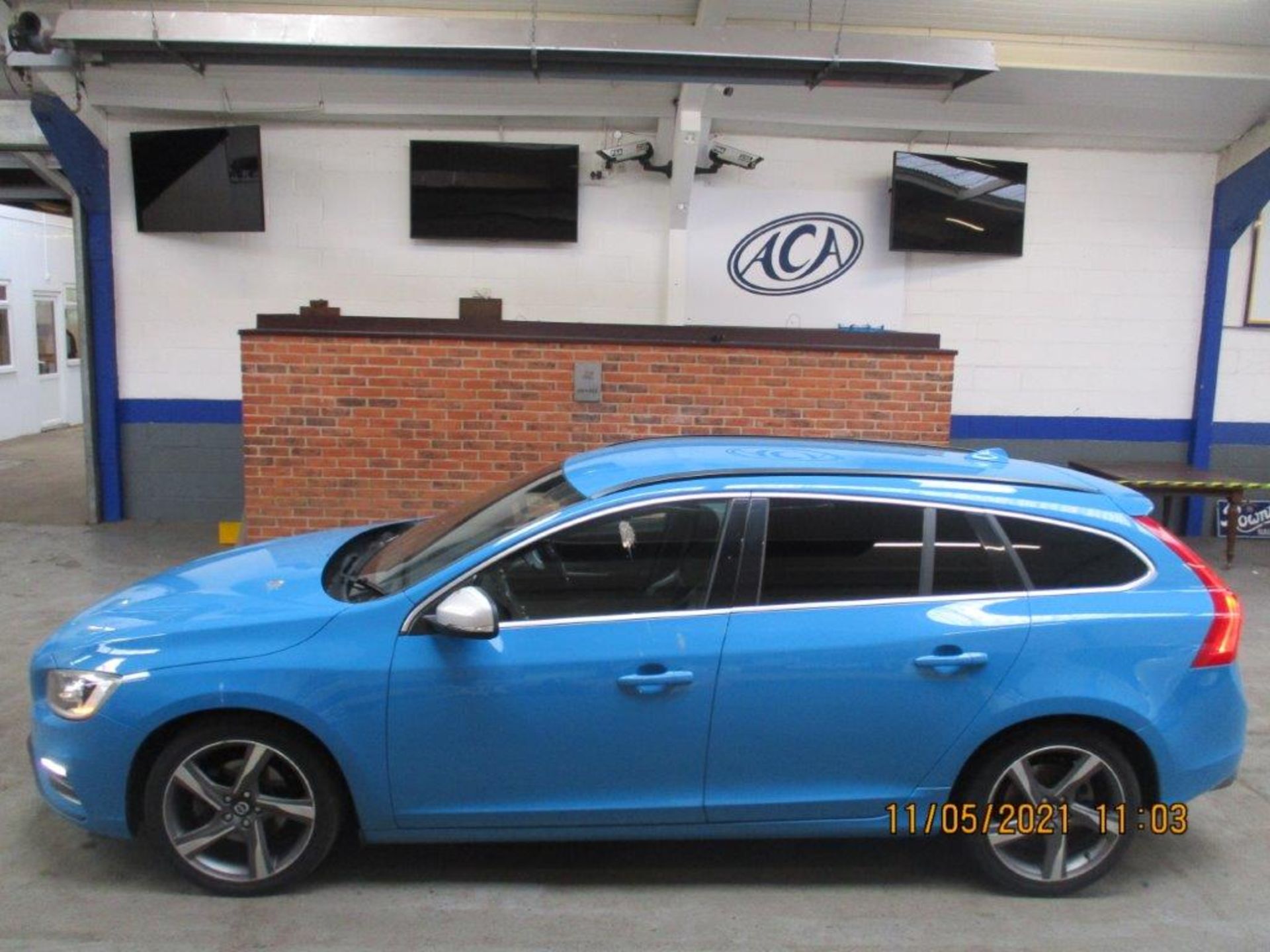 14 64 Volvo V60 R Design D4 Estate - Image 2 of 29