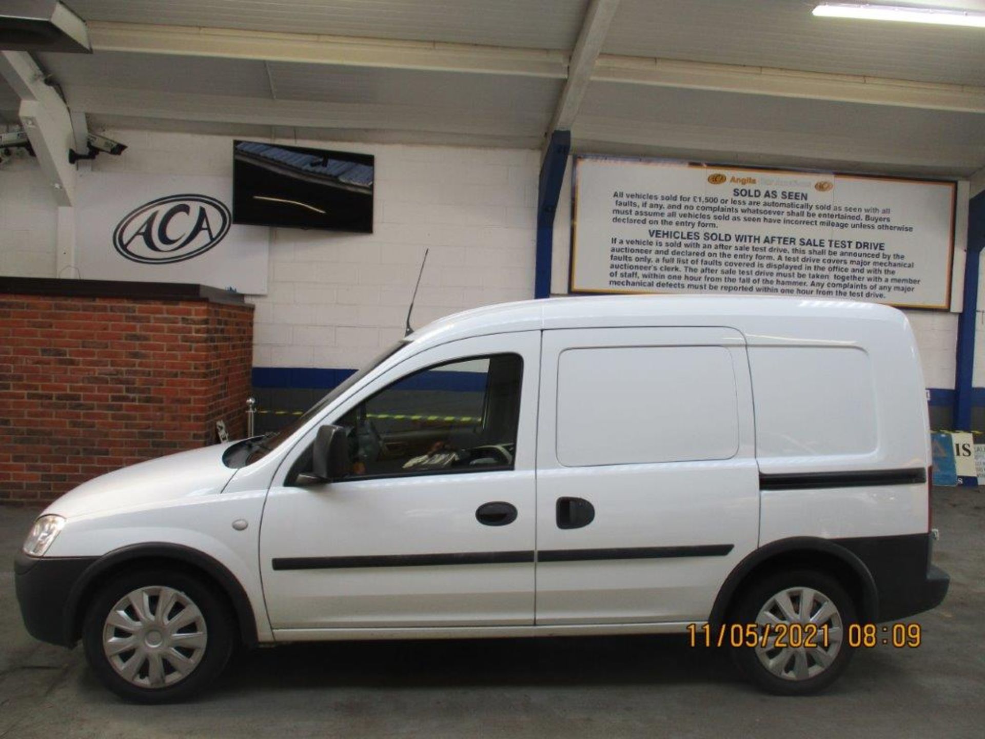 10 10 Vauxhall Combo 2000 CDTI - Image 2 of 20