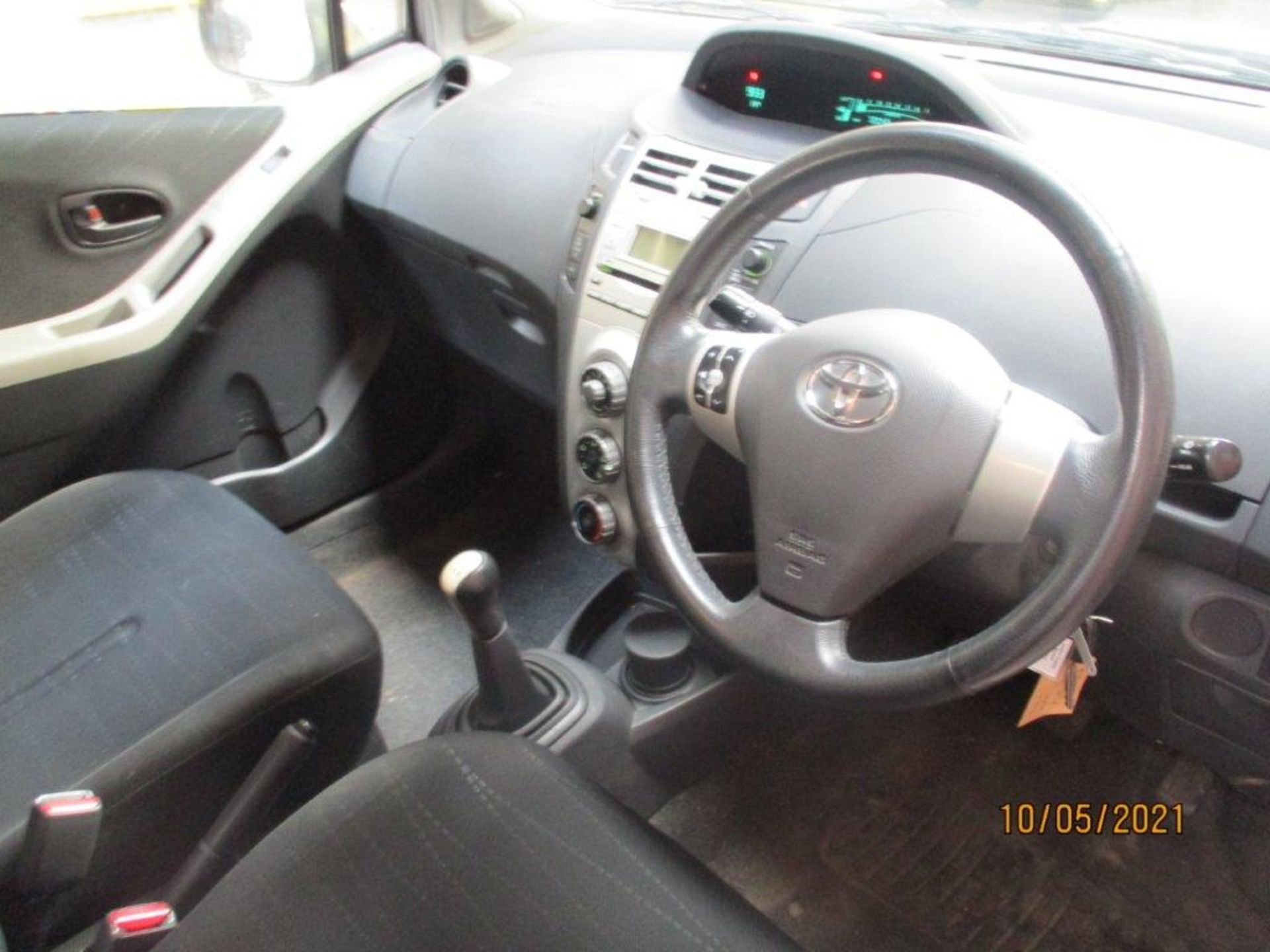 06 56 Toyota Yaris T3 5dr - Image 10 of 15