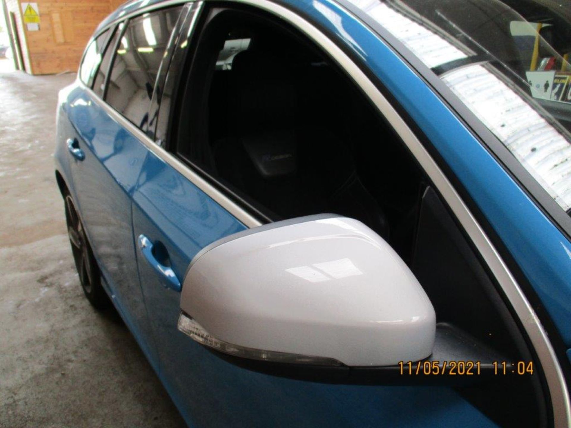 14 64 Volvo V60 R Design D4 Estate - Image 19 of 29