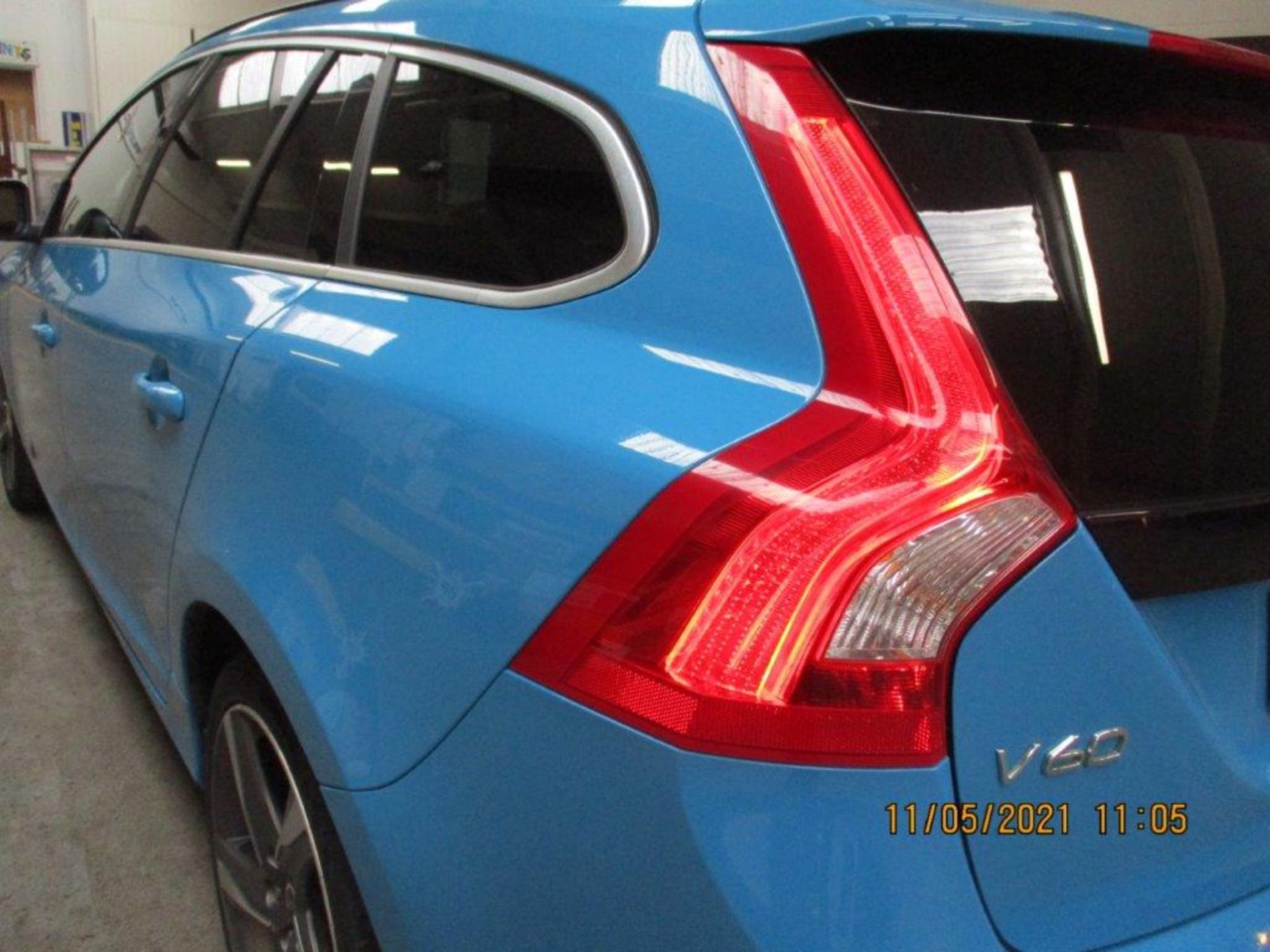 14 64 Volvo V60 R Design D4 Estate - Image 16 of 29