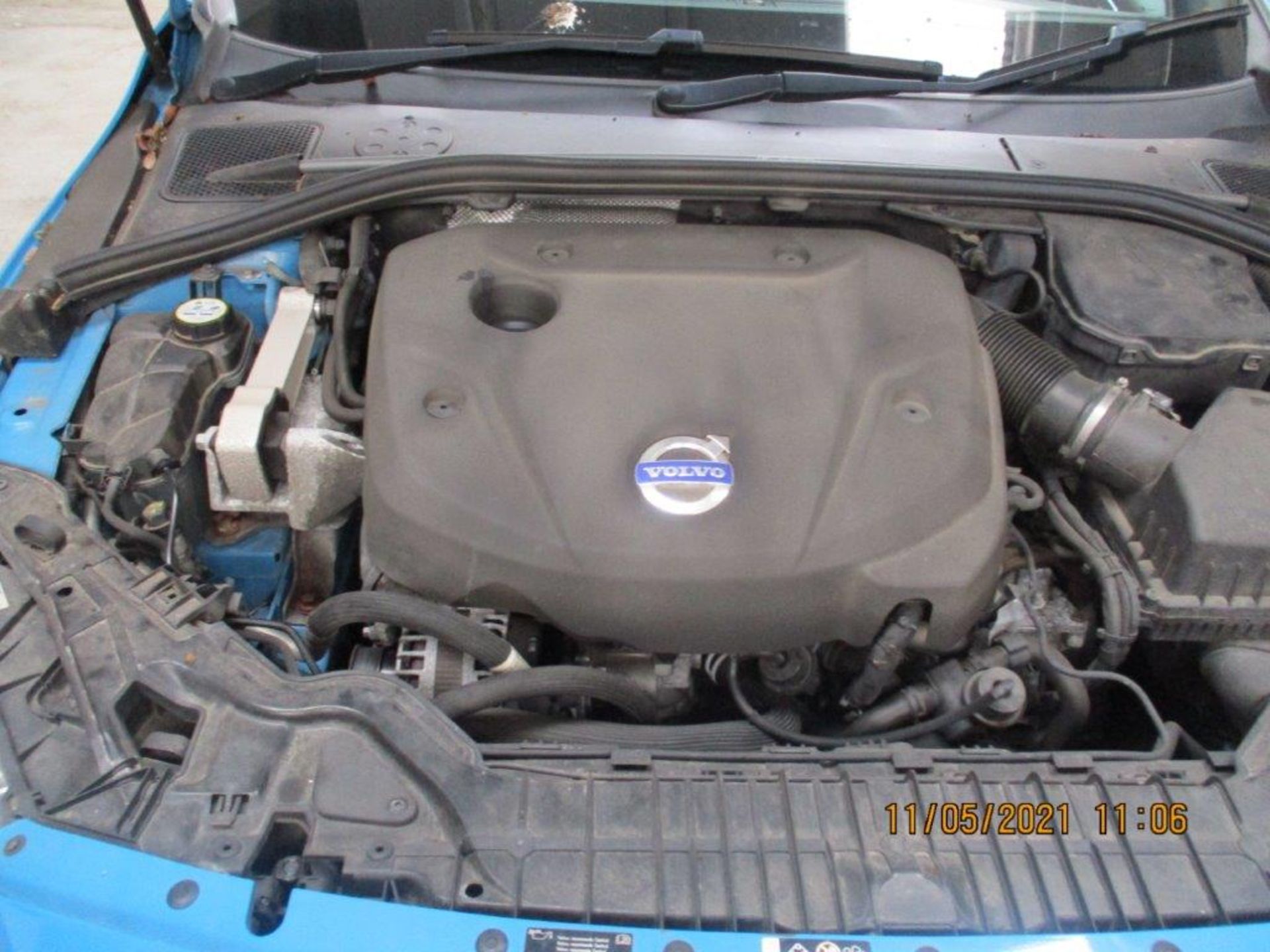 14 64 Volvo V60 R Design D4 Estate - Image 7 of 29