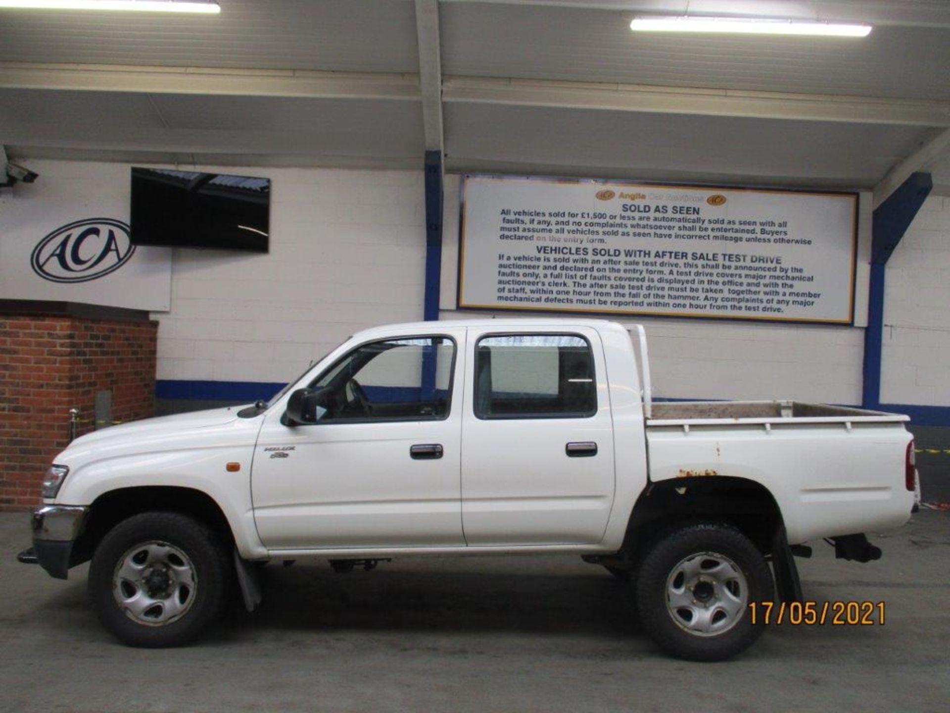 03 03 Toyota Hilux EX 4WD - Image 2 of 31