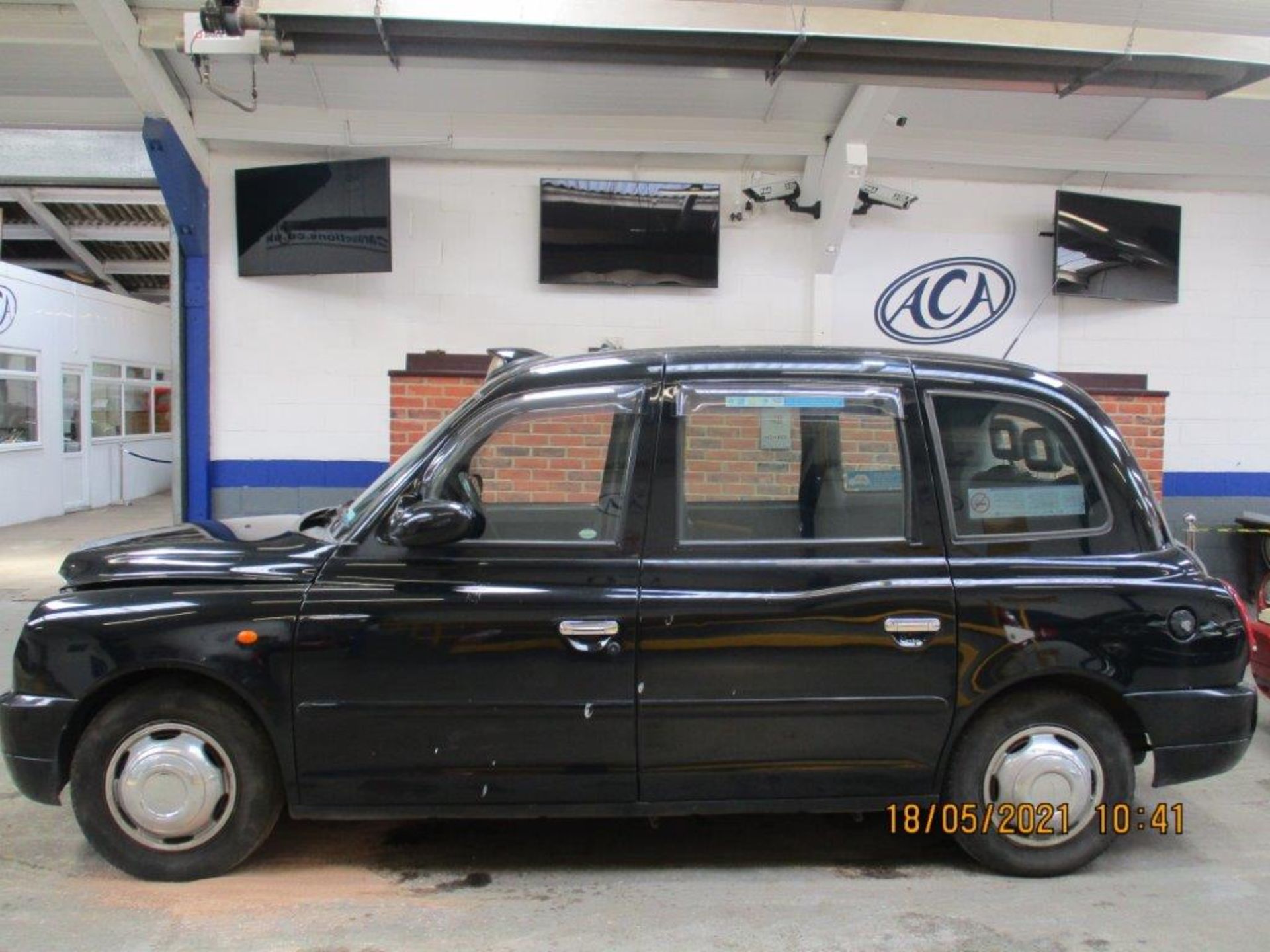 59 09 London Taxis Int - Image 3 of 15