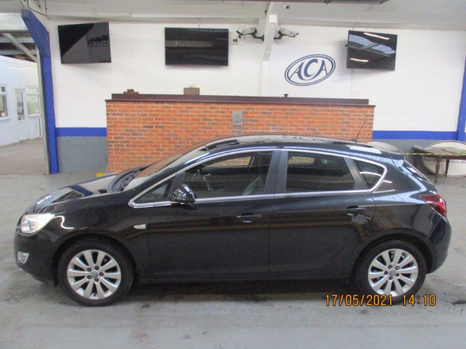 61 11 Vauxhall Astra Elite CDTI - Image 2 of 17