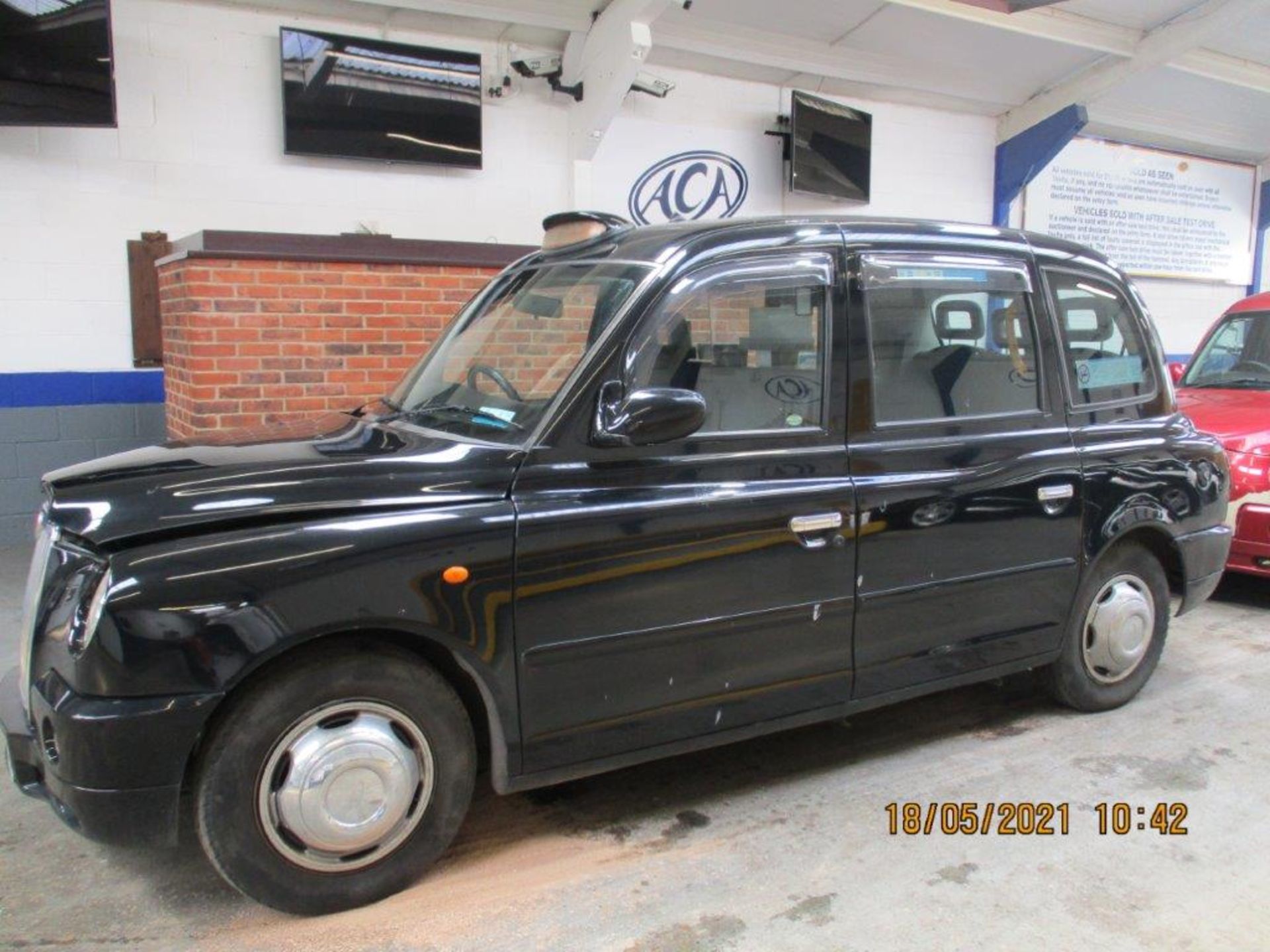 59 09 London Taxis Int - Image 2 of 15