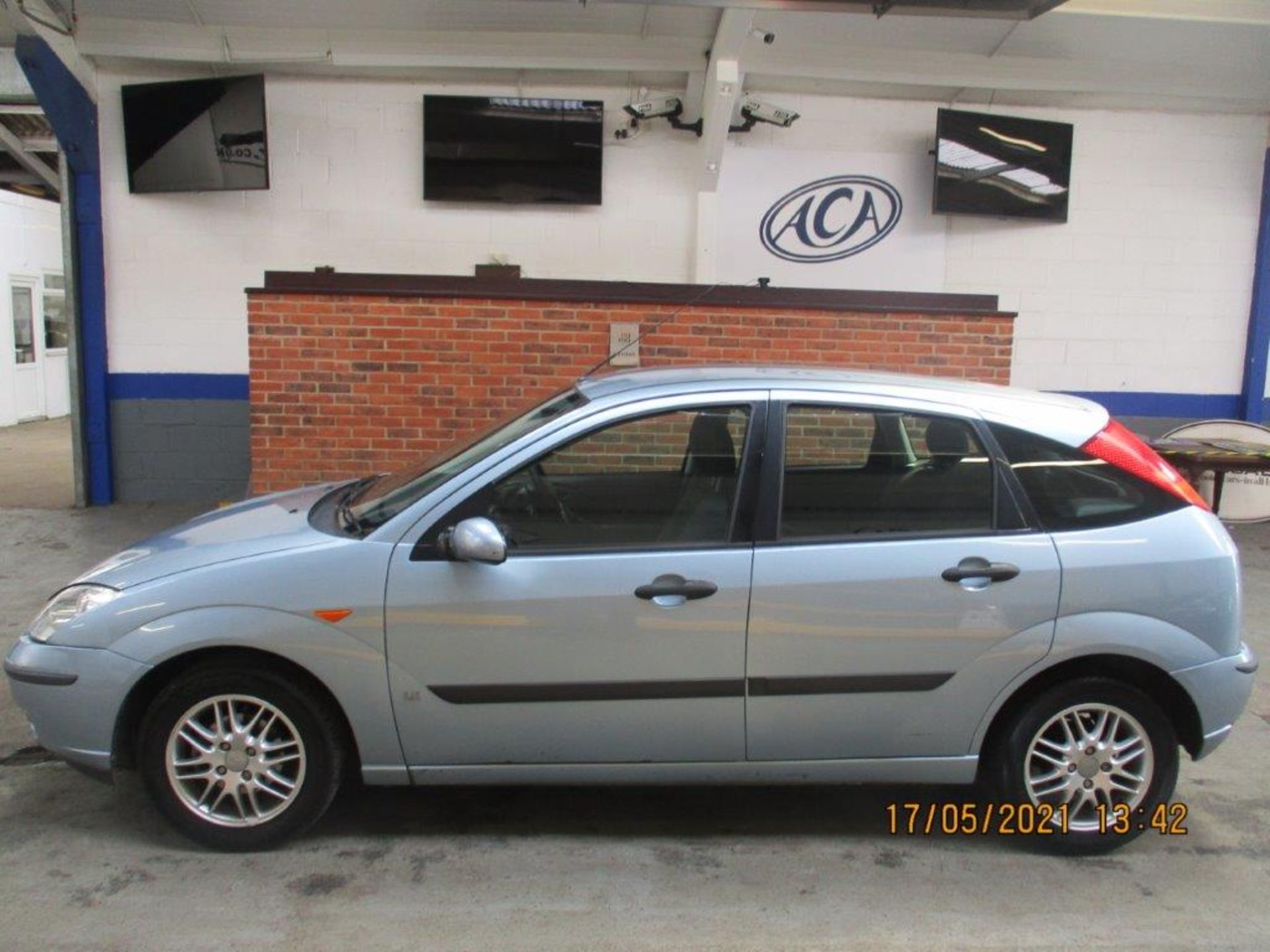 54 04 Ford Focus LX - Image 2 of 18