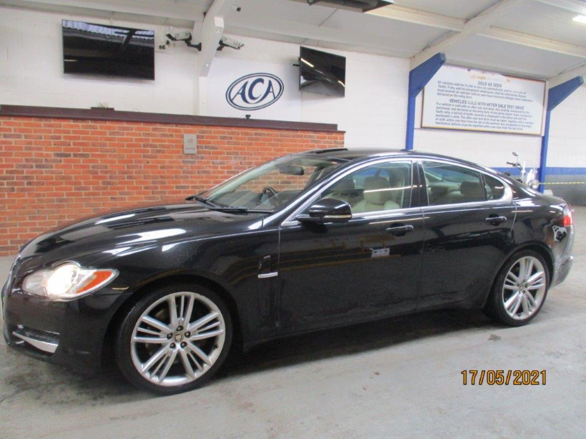 10 10 Jaguar XF S Premium Luxury V6