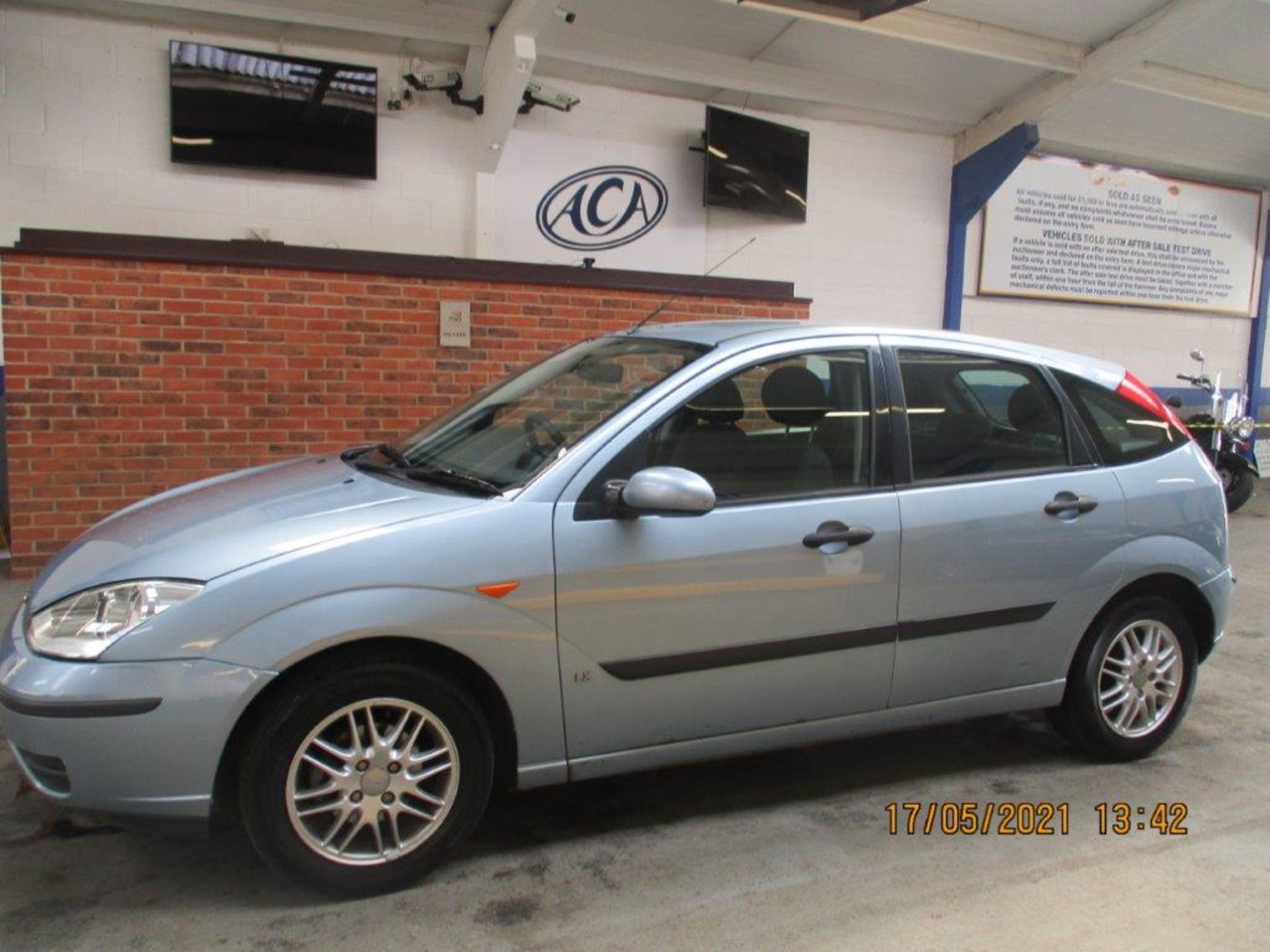 54 04 Ford Focus LX