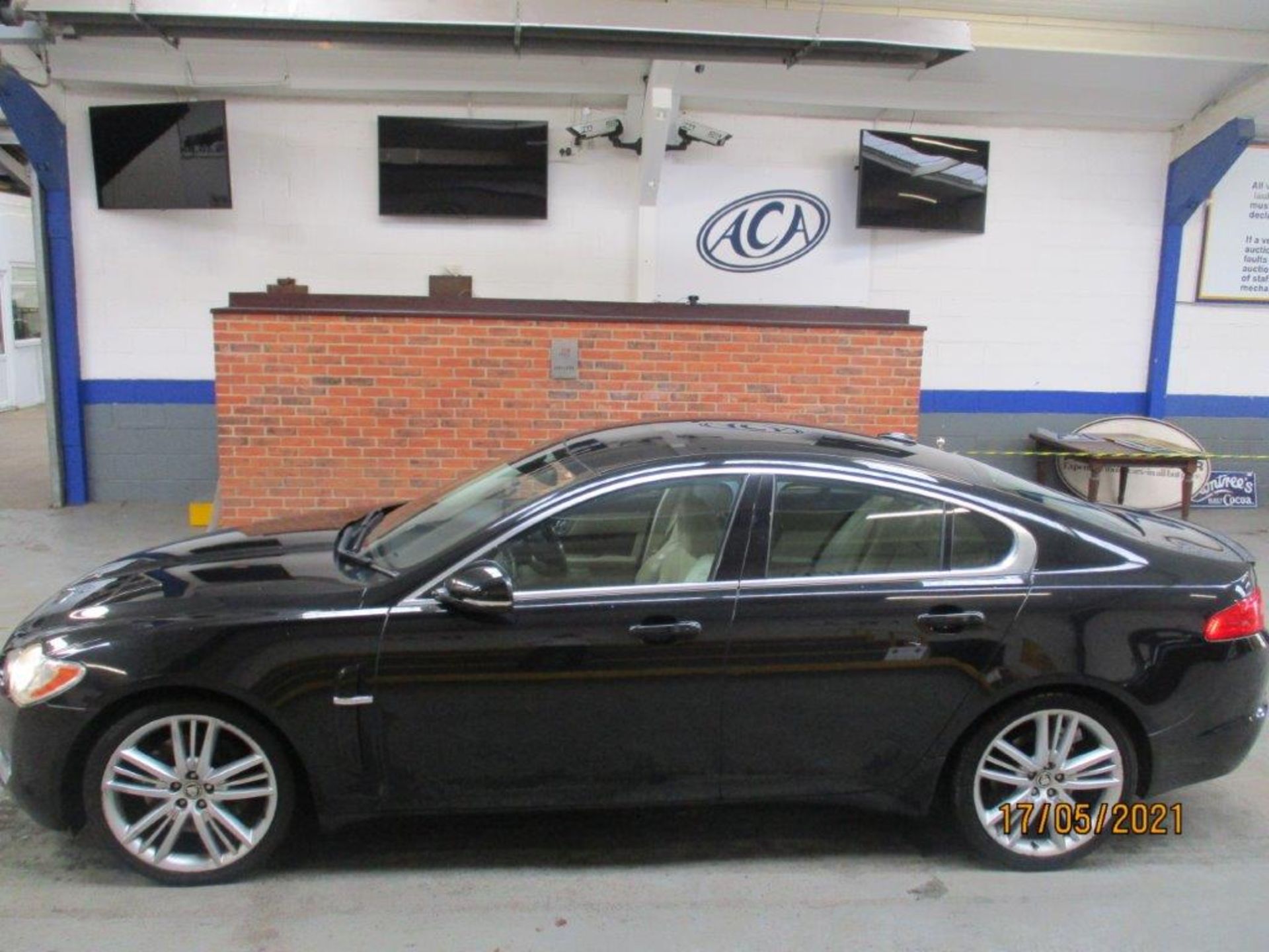 10 10 Jaguar XF S Premium Luxury V6 - Image 2 of 22