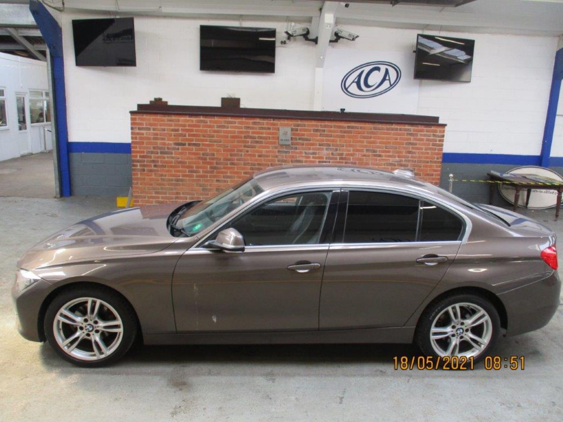 12 12 BMW 320D Luxury - Image 2 of 23