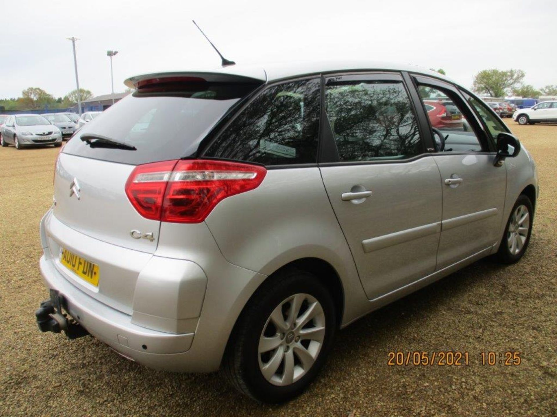 10 10 Citroen C4 Picasso VTR+ HDI - Image 3 of 20