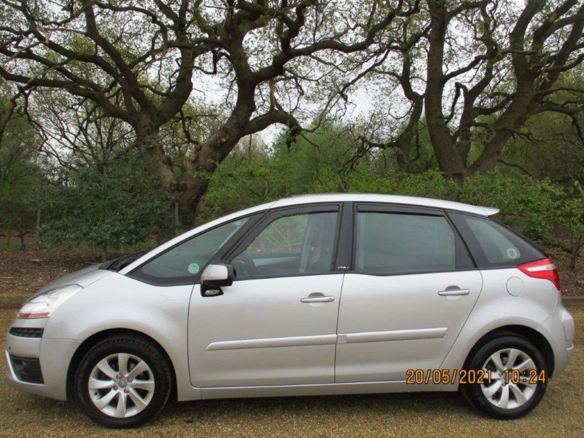 10 10 Citroen C4 Picasso VTR+ HDI - Image 2 of 20