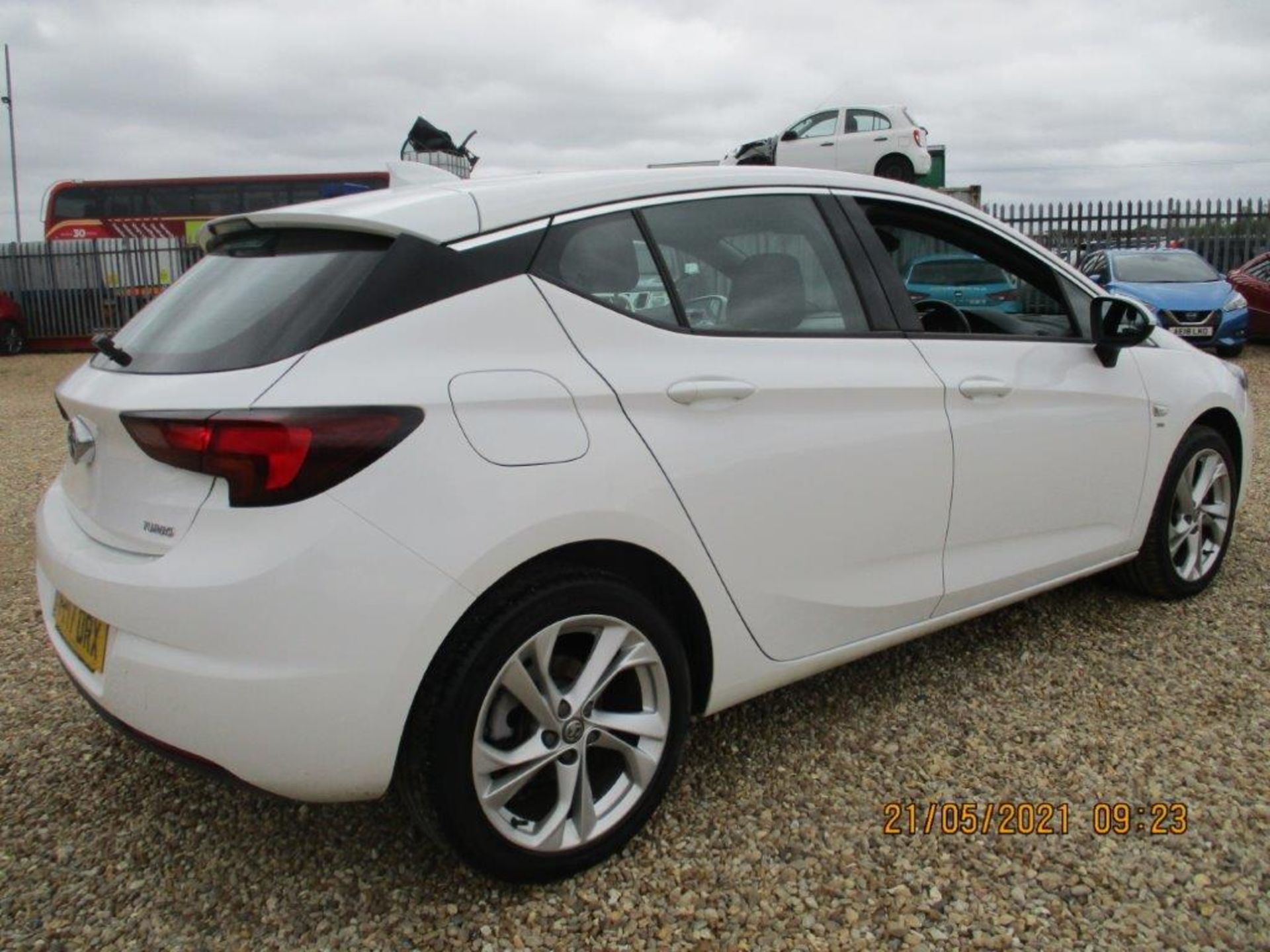 17 17 Vauxhall Astra SRI Nav - Image 4 of 27