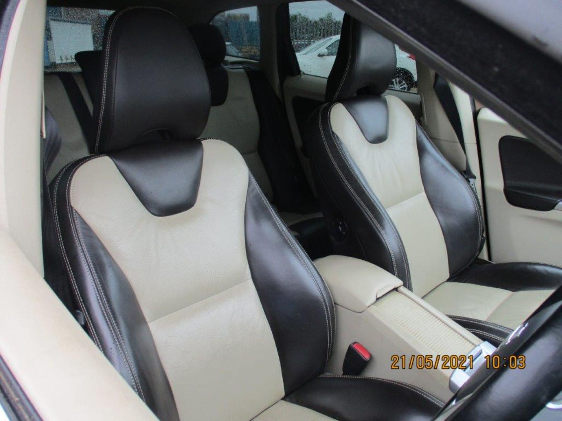 59 09 Volvo XC60 SE - Image 19 of 25