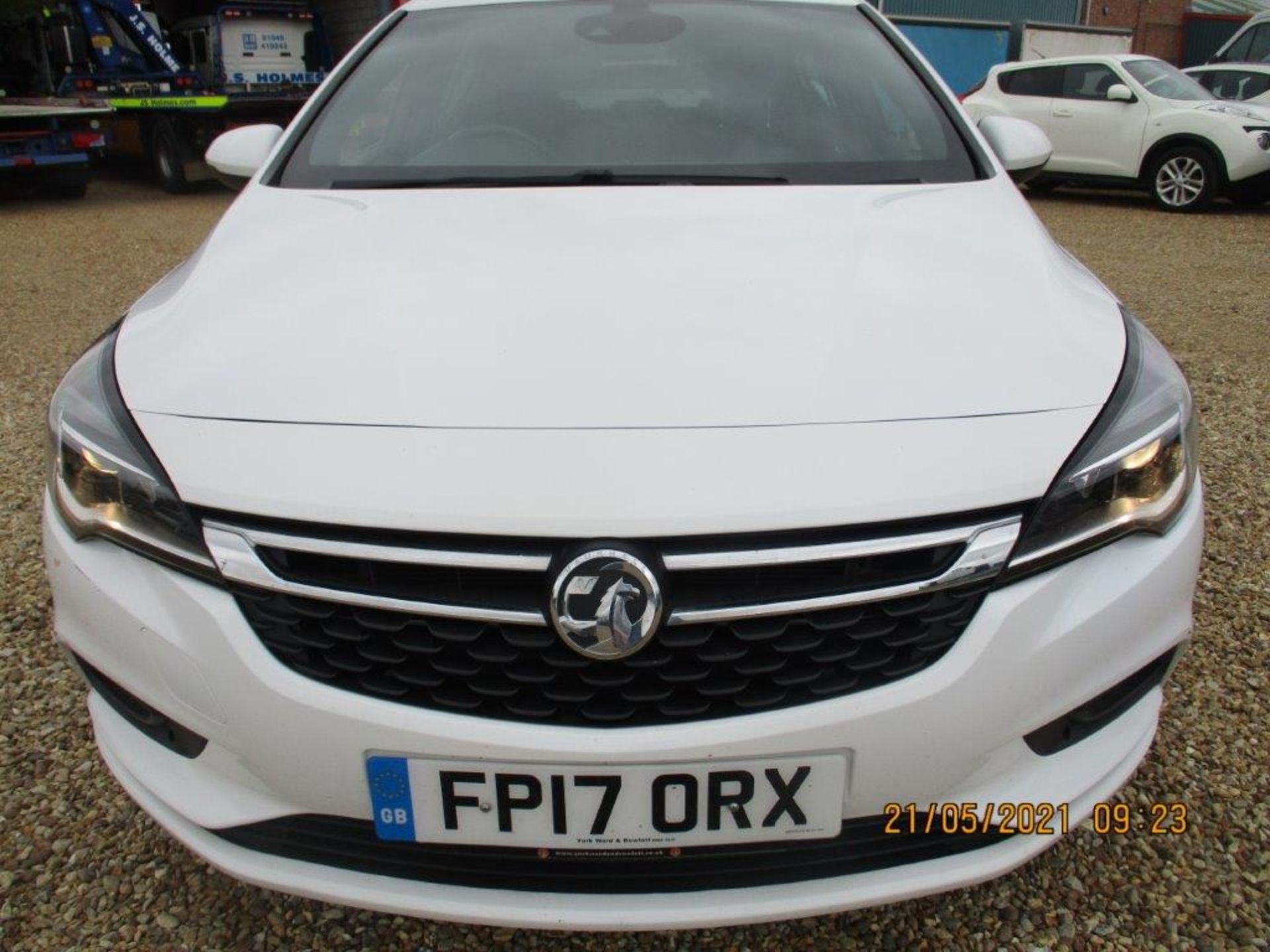 17 17 Vauxhall Astra SRI Nav - Image 5 of 27