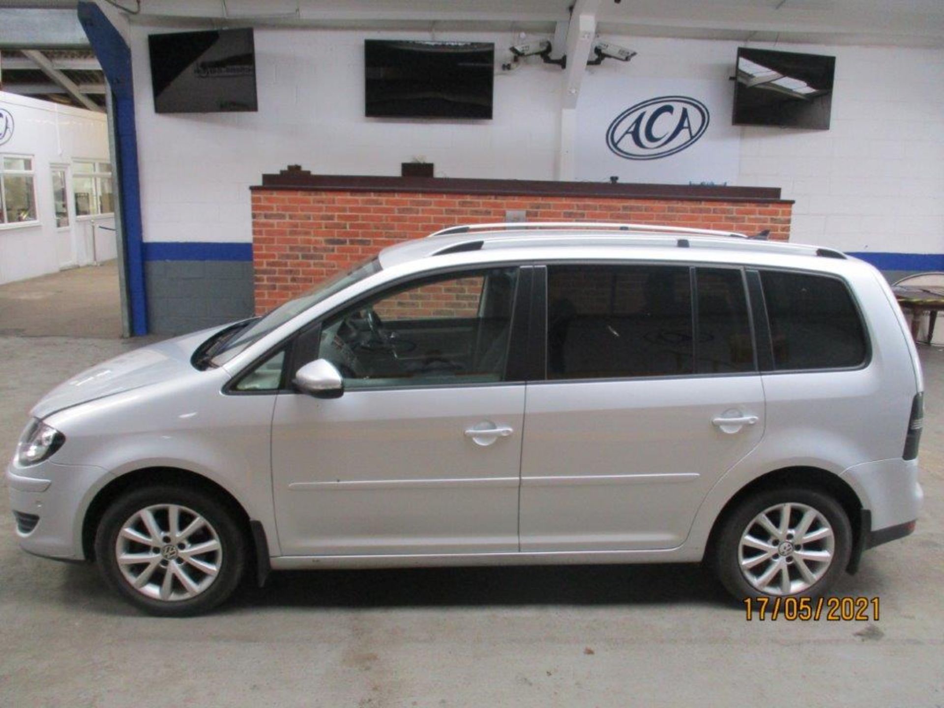 10 10 VW Touran Match TDI - Image 2 of 24