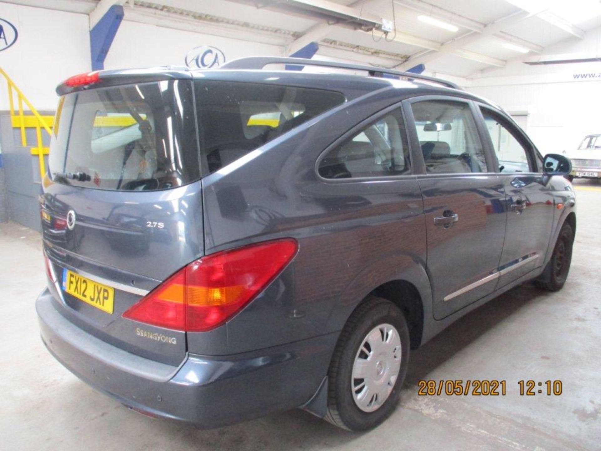 12 12 Ssangyong Rodius 270 S - Image 9 of 27