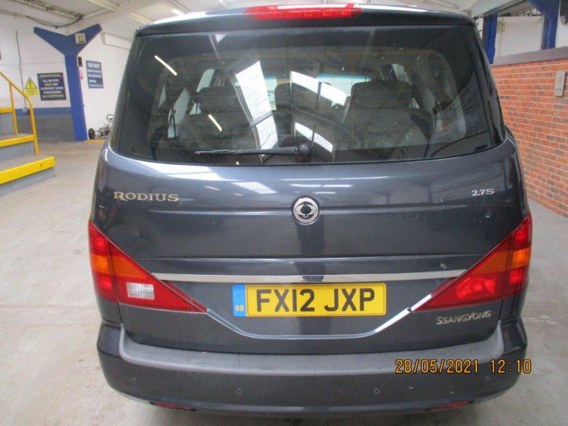 12 12 Ssangyong Rodius 270 S - Image 11 of 27