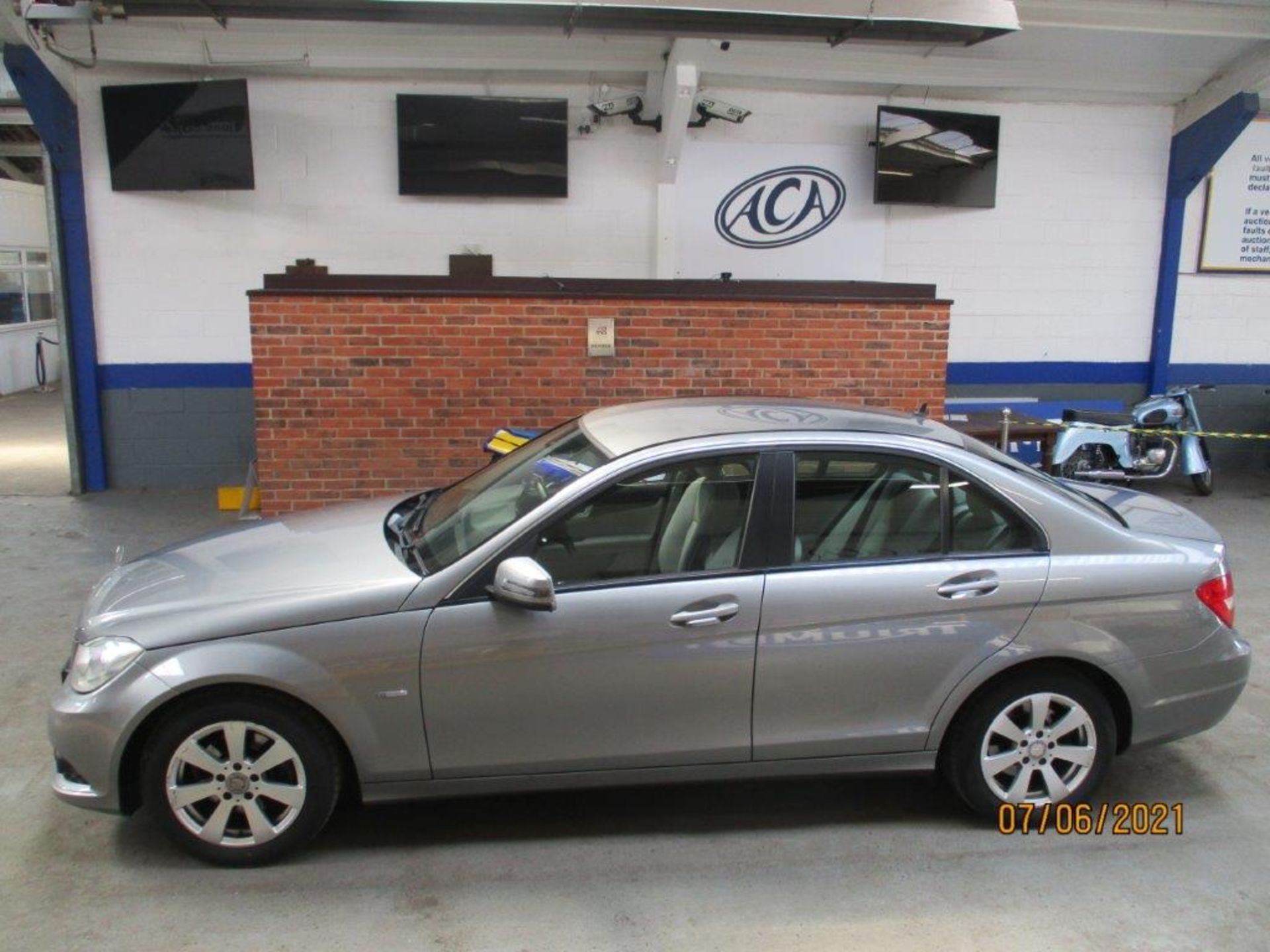 61 12 Mercedes C220 SE ED 125 CDI - Image 2 of 22