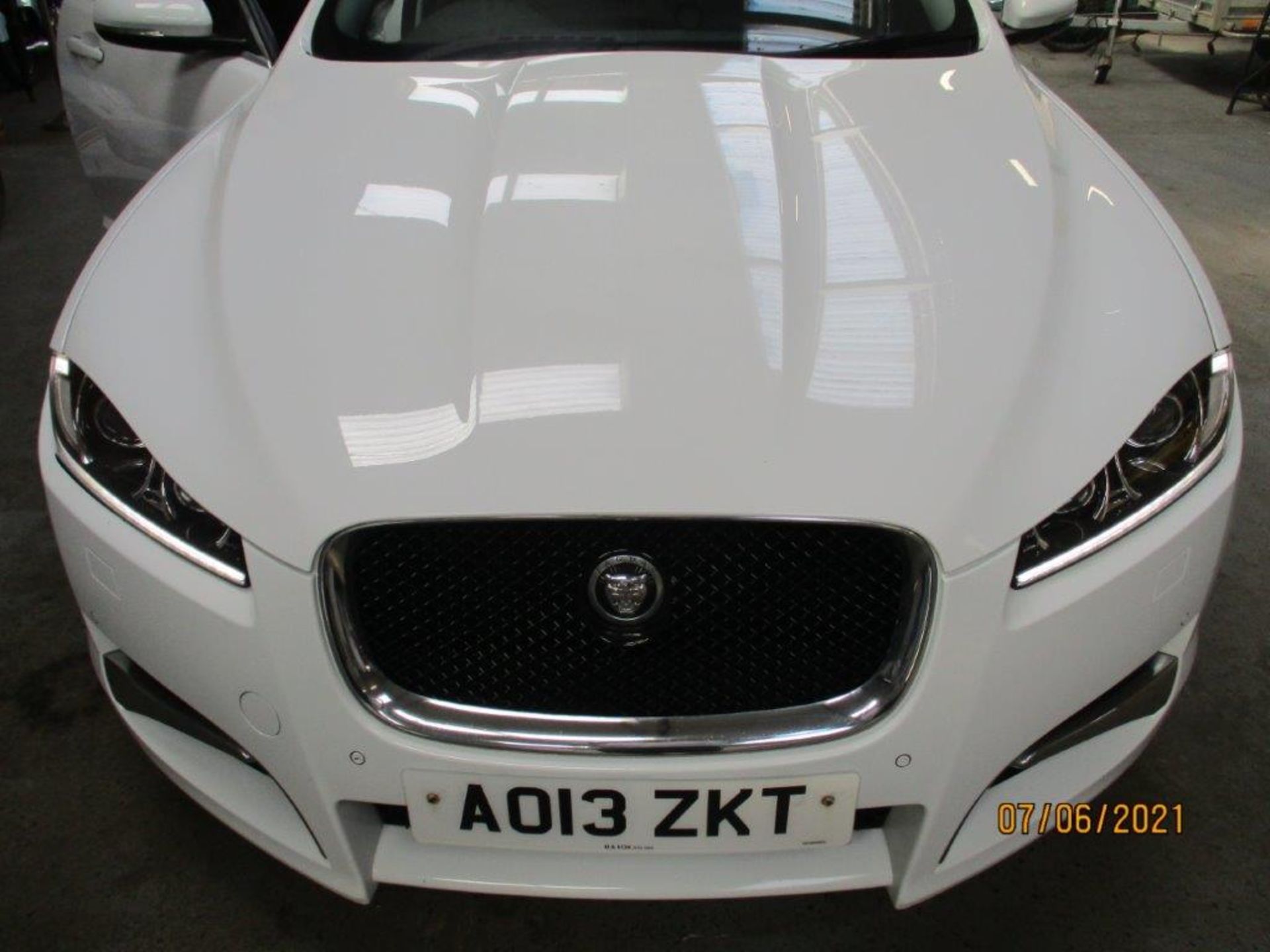 13 13 Jaguar XF Sport Sportbrake D - Image 3 of 22