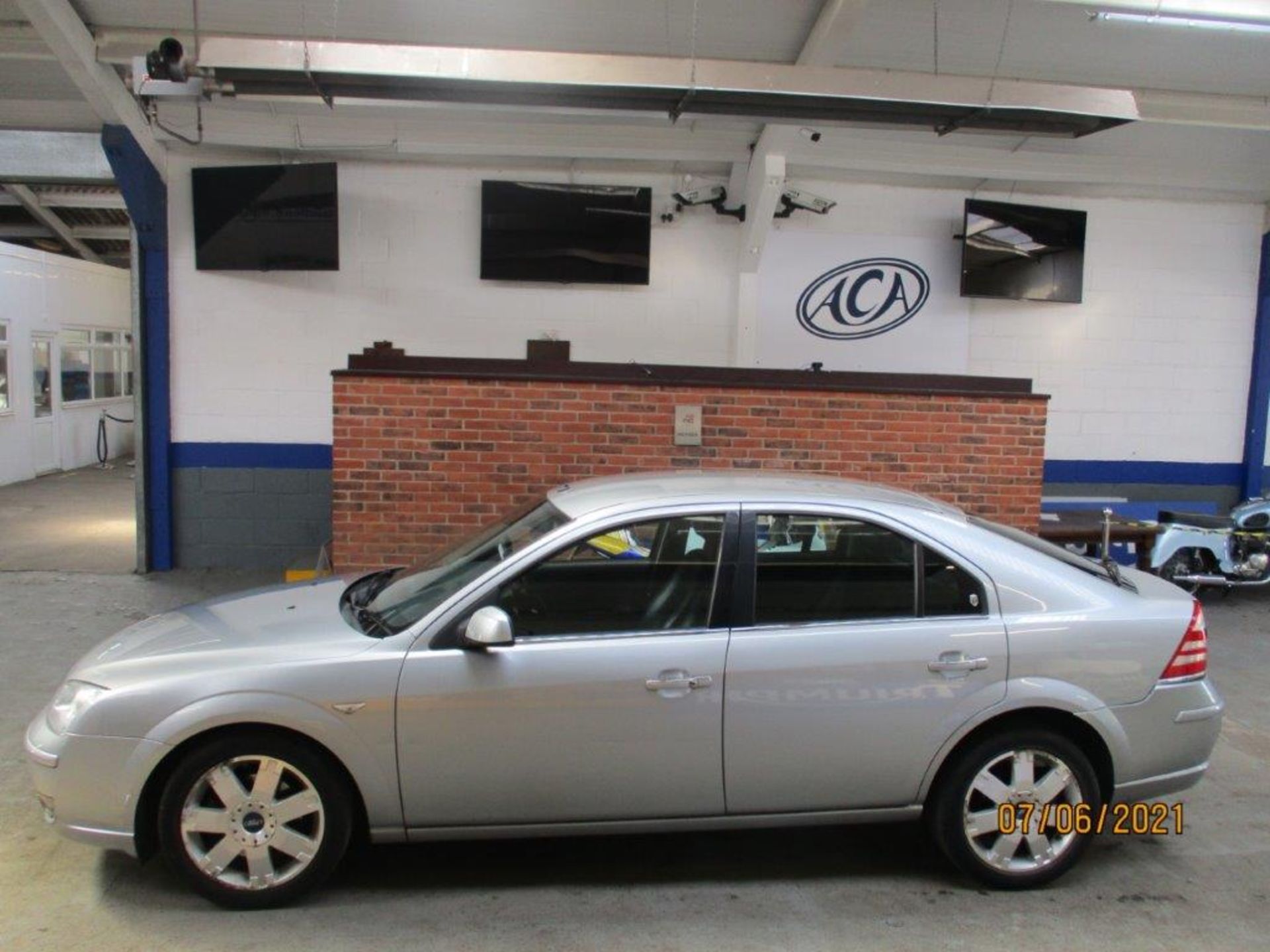 06 06 Ford Mondeo Ghia X TDCI 130 - Image 2 of 18