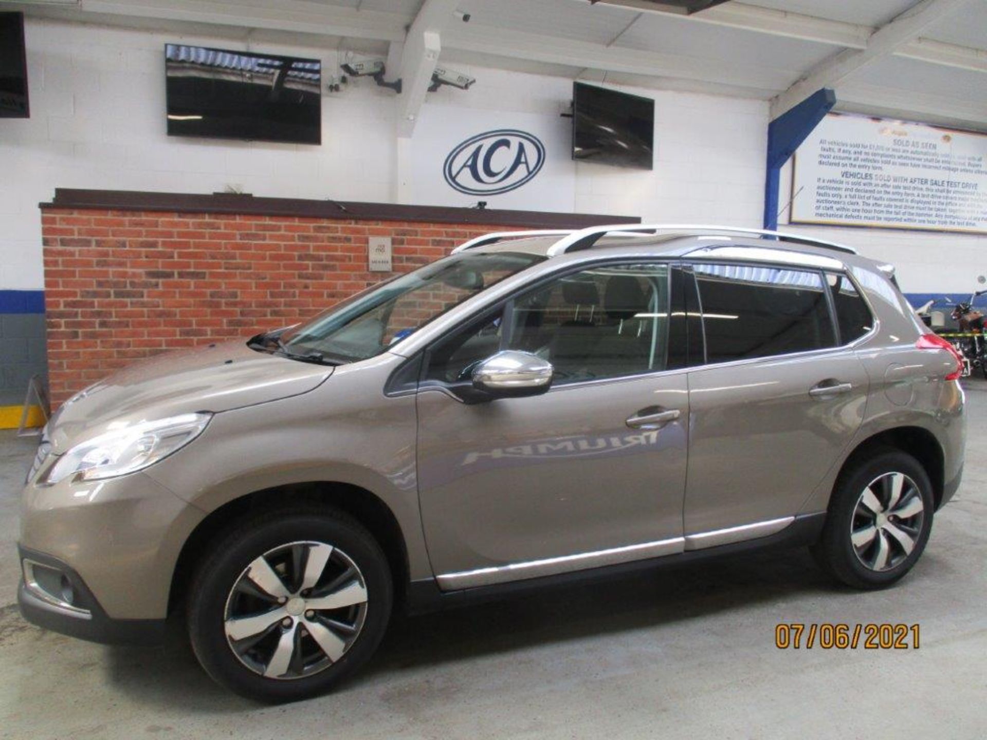 64 15 Peugeot 2008 Allure E-HDI