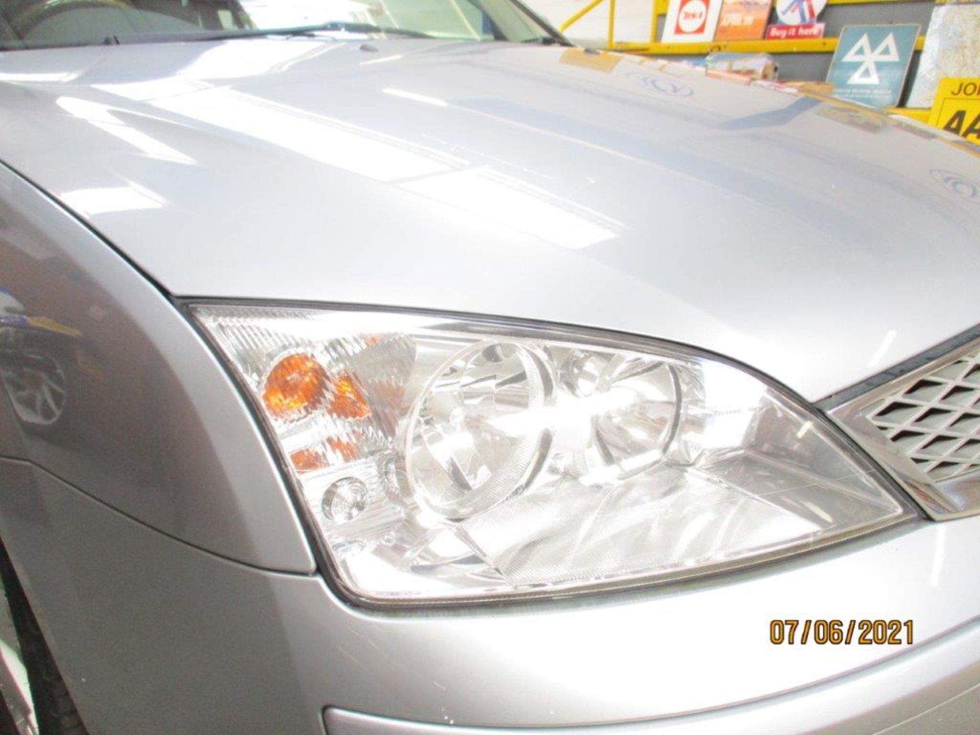 06 06 Ford Mondeo Ghia X TDCI 130 - Image 12 of 18