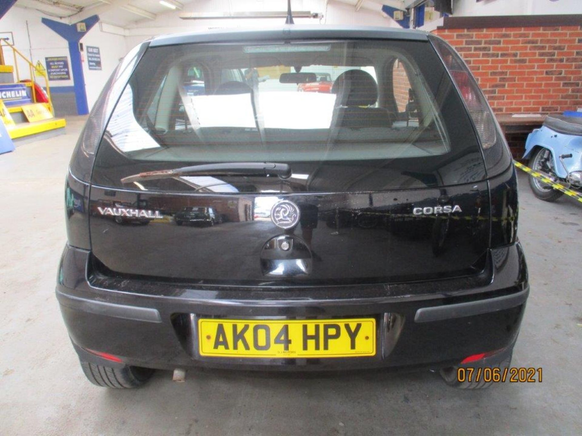 04 04 Vauxhall Corsa SXI - Image 7 of 17