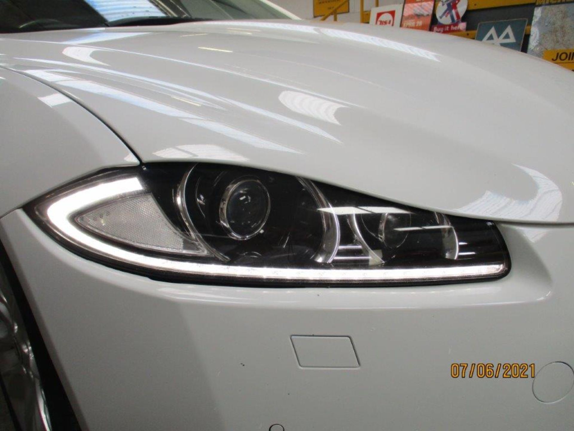 13 13 Jaguar XF Sport Sportbrake D - Image 10 of 22