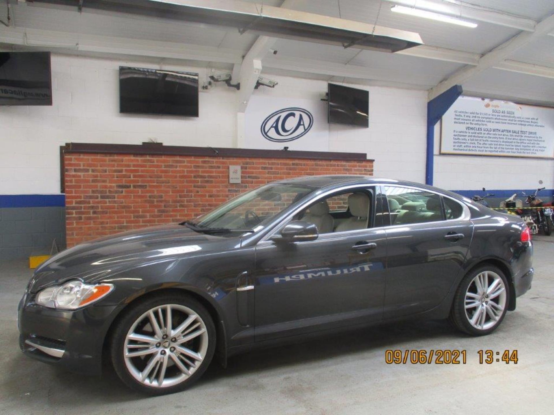 11 11 Jaguar XF S Portfolio V6 Auto