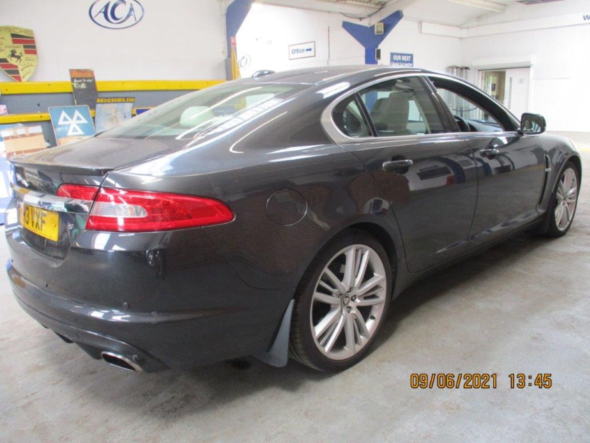 11 11 Jaguar XF S Portfolio V6 Auto - Image 11 of 26