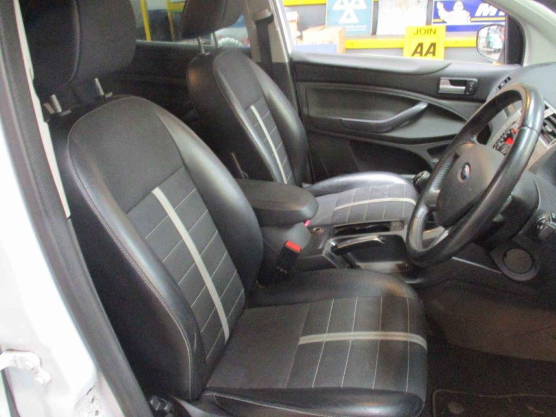 12 12 Ford Kuga Titanium TDCI - Image 16 of 19