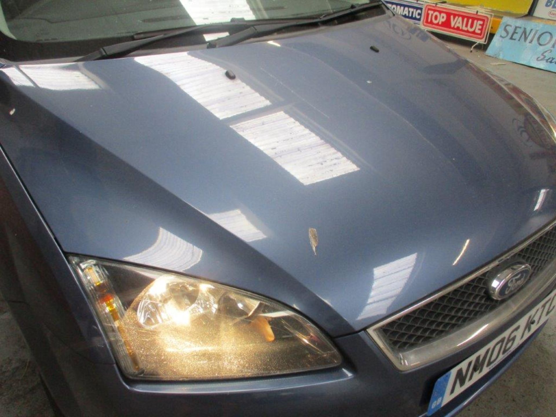 06 06 Ford Focus Zetec Climate - Image 11 of 18