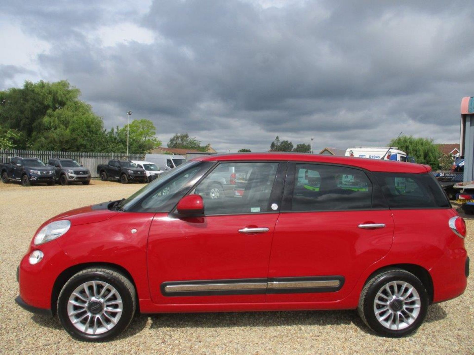 14 14 Fiat 500L MPW Lounge Multijet - Image 2 of 23