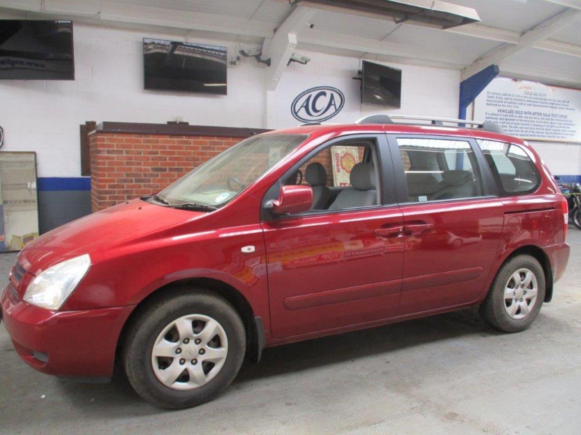 06 06 Kia Sedona GS