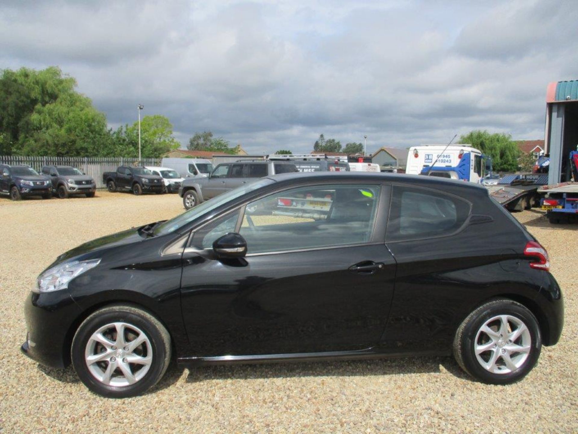 14 14 Peugeot 208 Active - Image 6 of 18