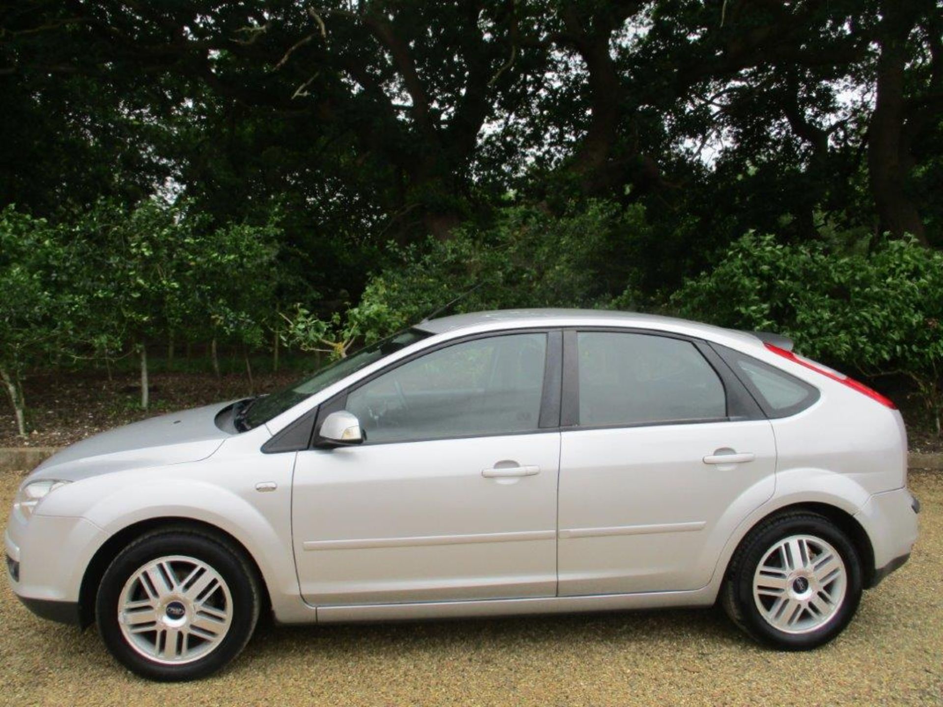 07 57 Ford Focus Ghia 5dr - Image 5 of 19