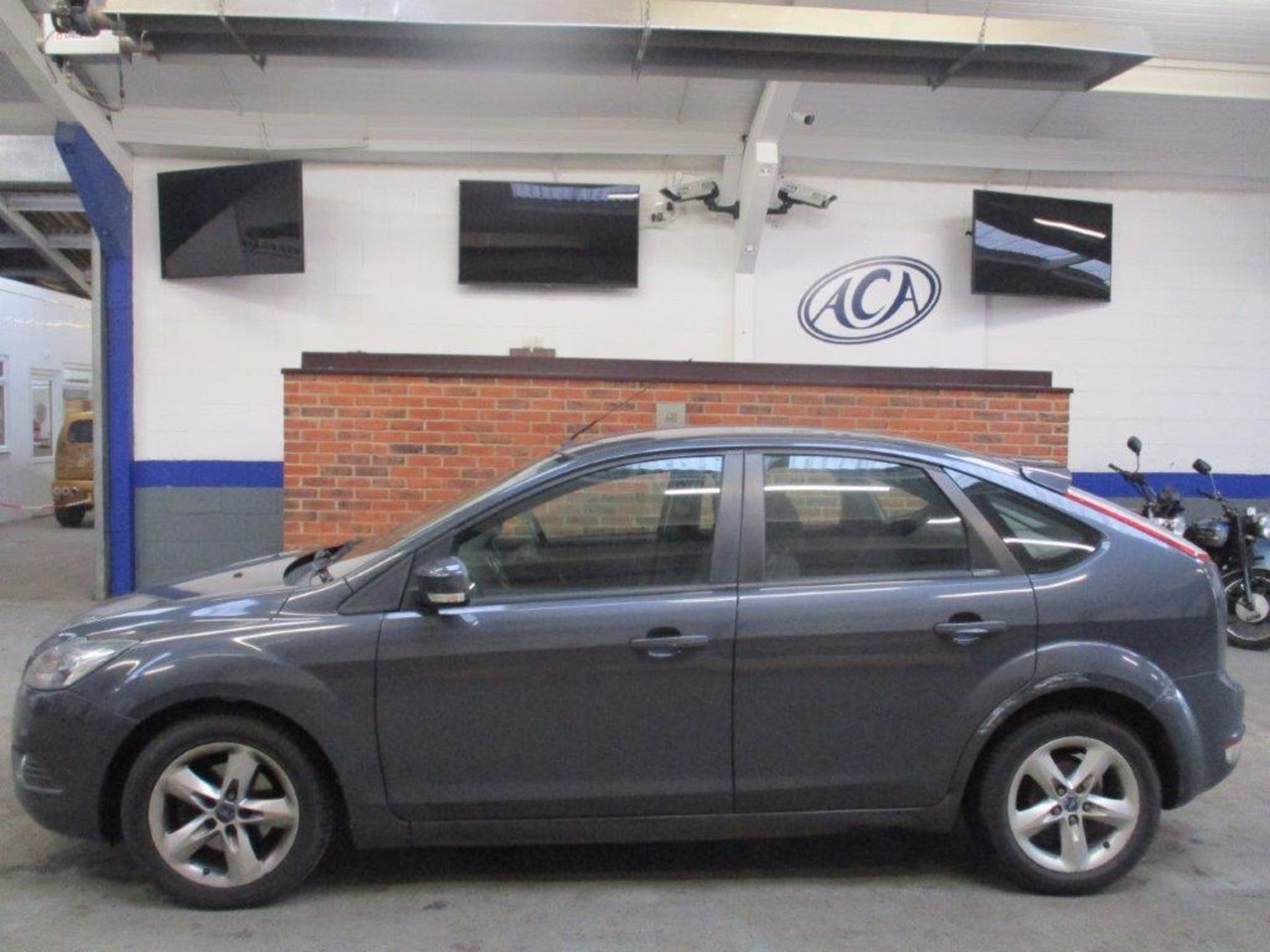 08 08 Ford Focus Zetec TD - Image 2 of 17