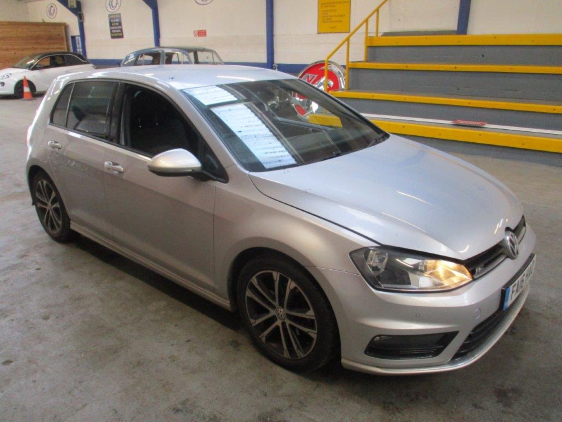 16 16 VW Golf R-Line TSi - Image 3 of 15