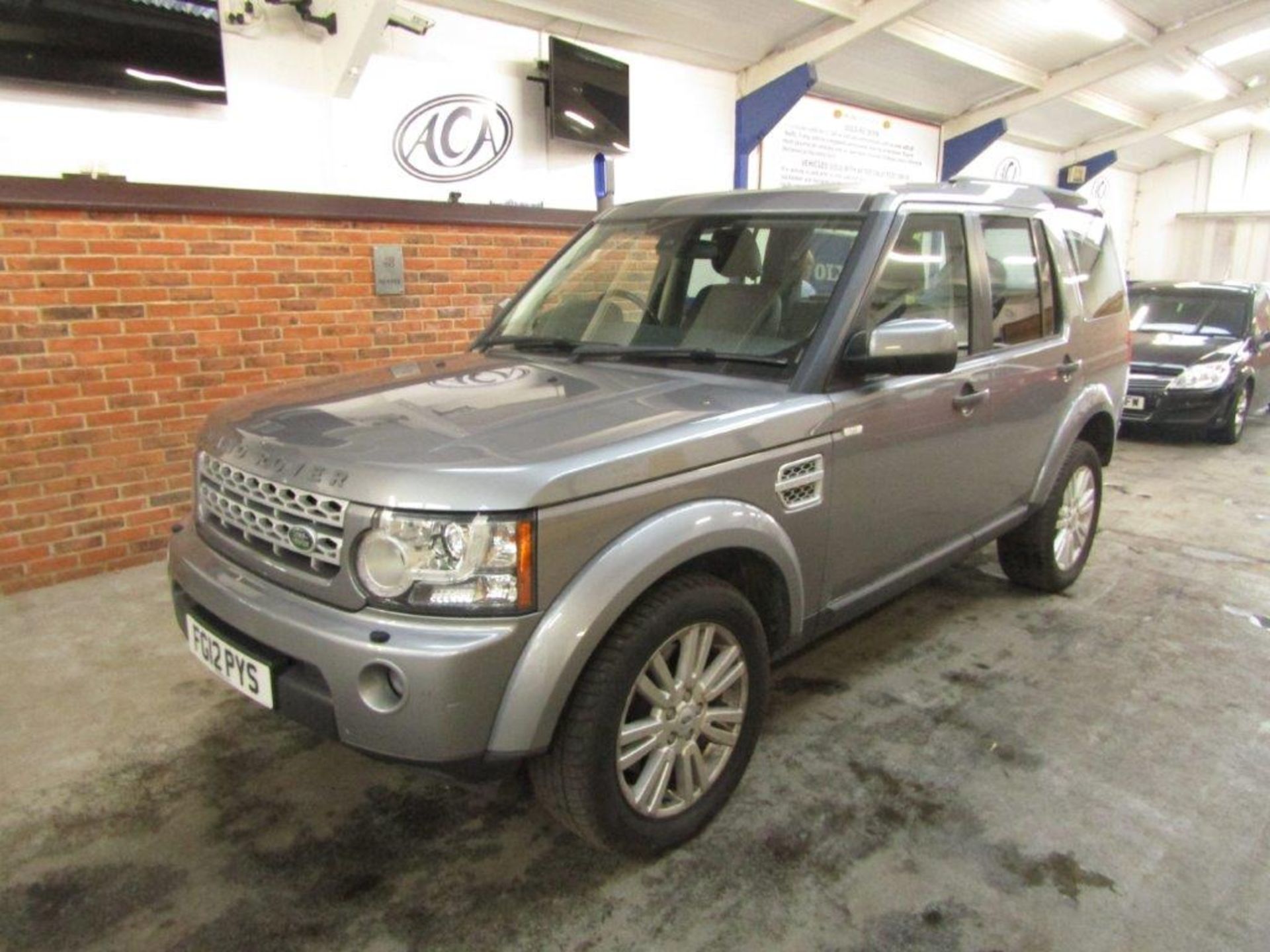 12 12 Land Rover Discovery XS SDV6