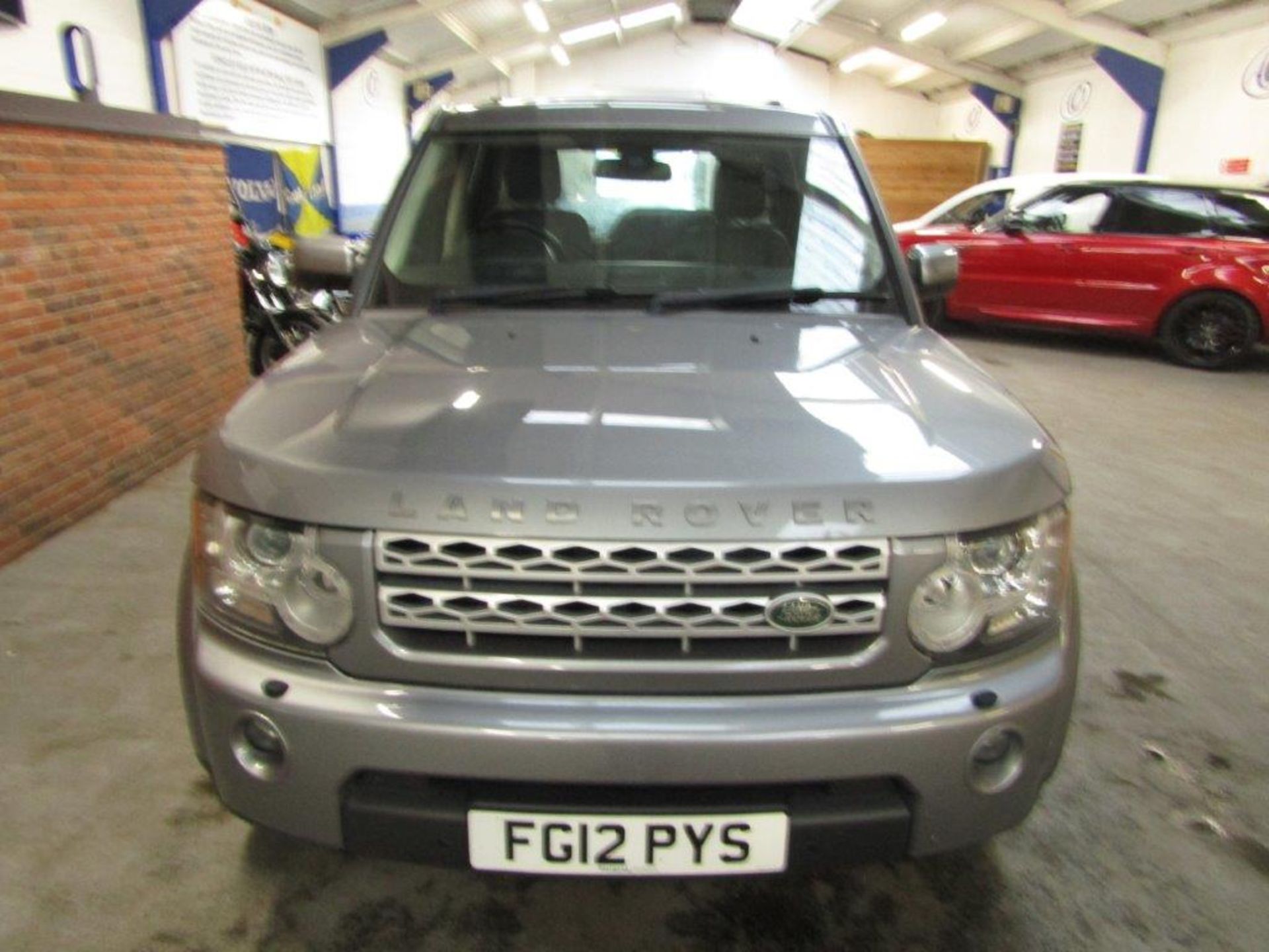 12 12 Land Rover Discovery XS SDV6 - Image 3 of 11