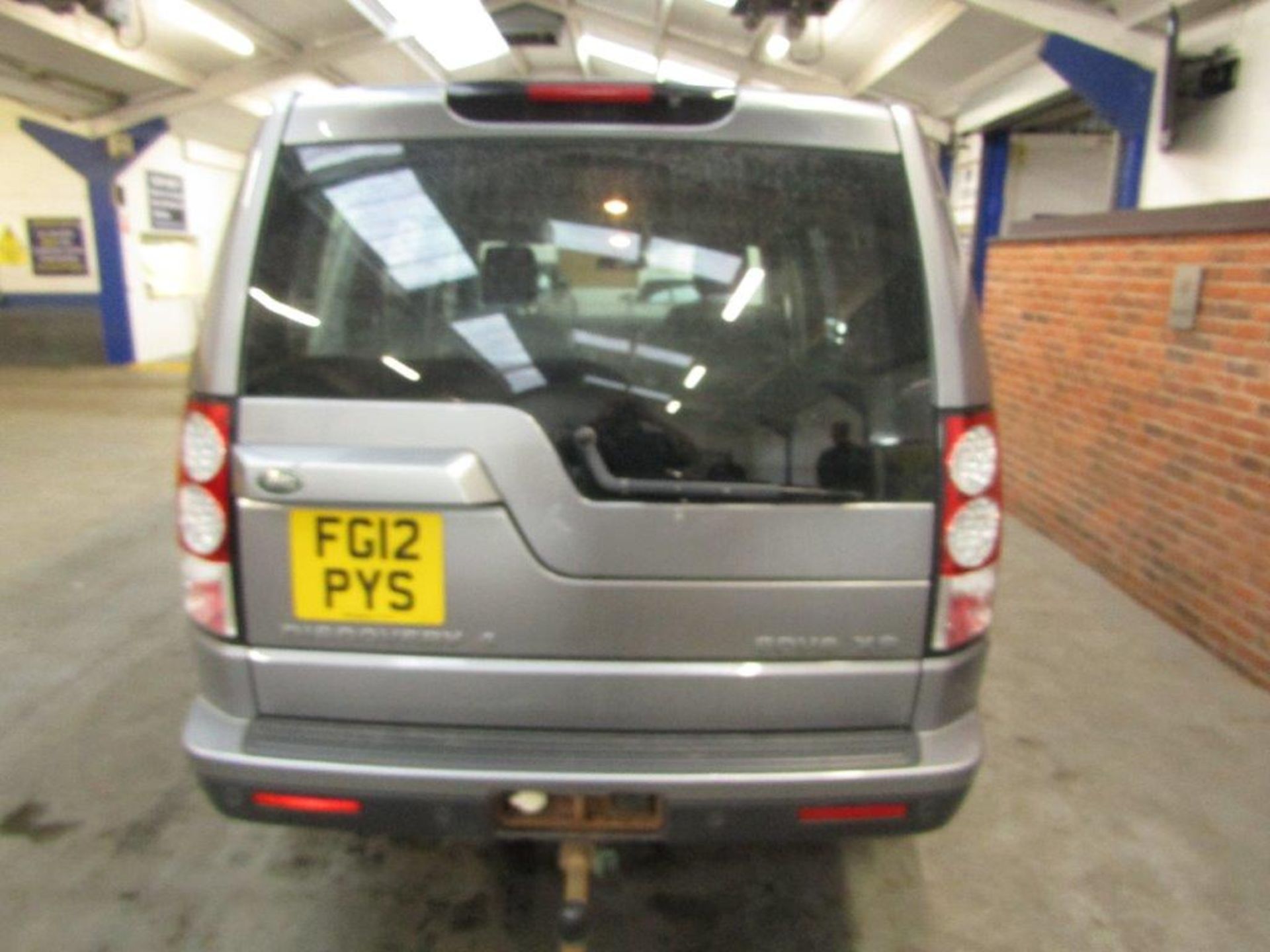 12 12 Land Rover Discovery XS SDV6 - Image 2 of 11