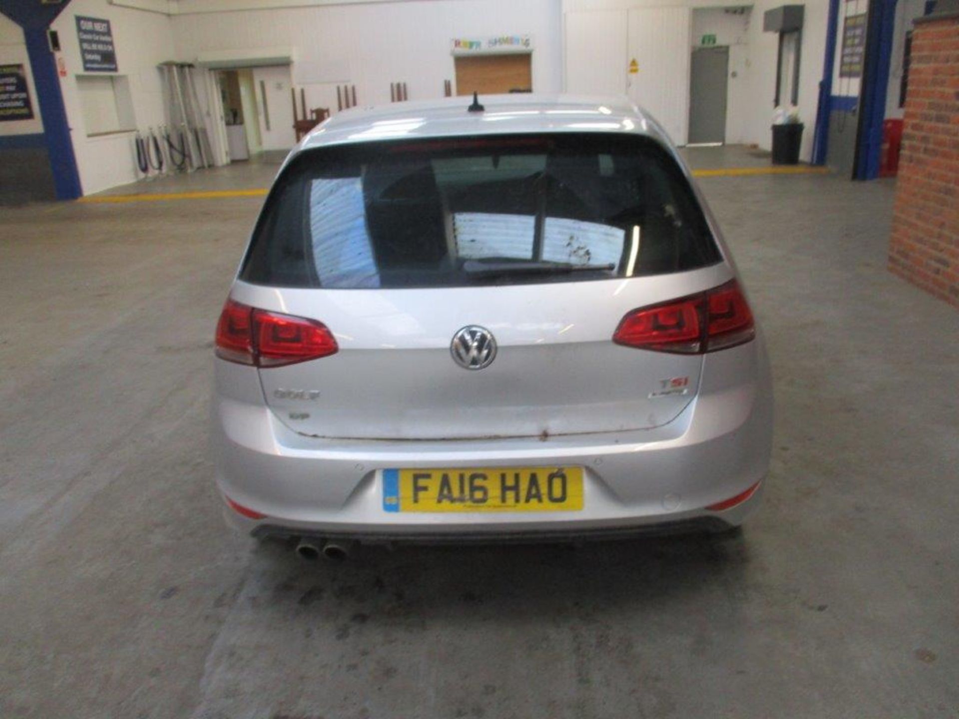 16 16 VW Golf R-Line TSi - Image 4 of 15