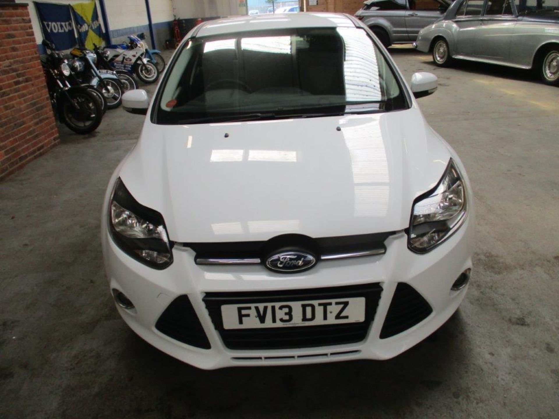 13 13 Ford Focus Zetec 105 - Image 2 of 12